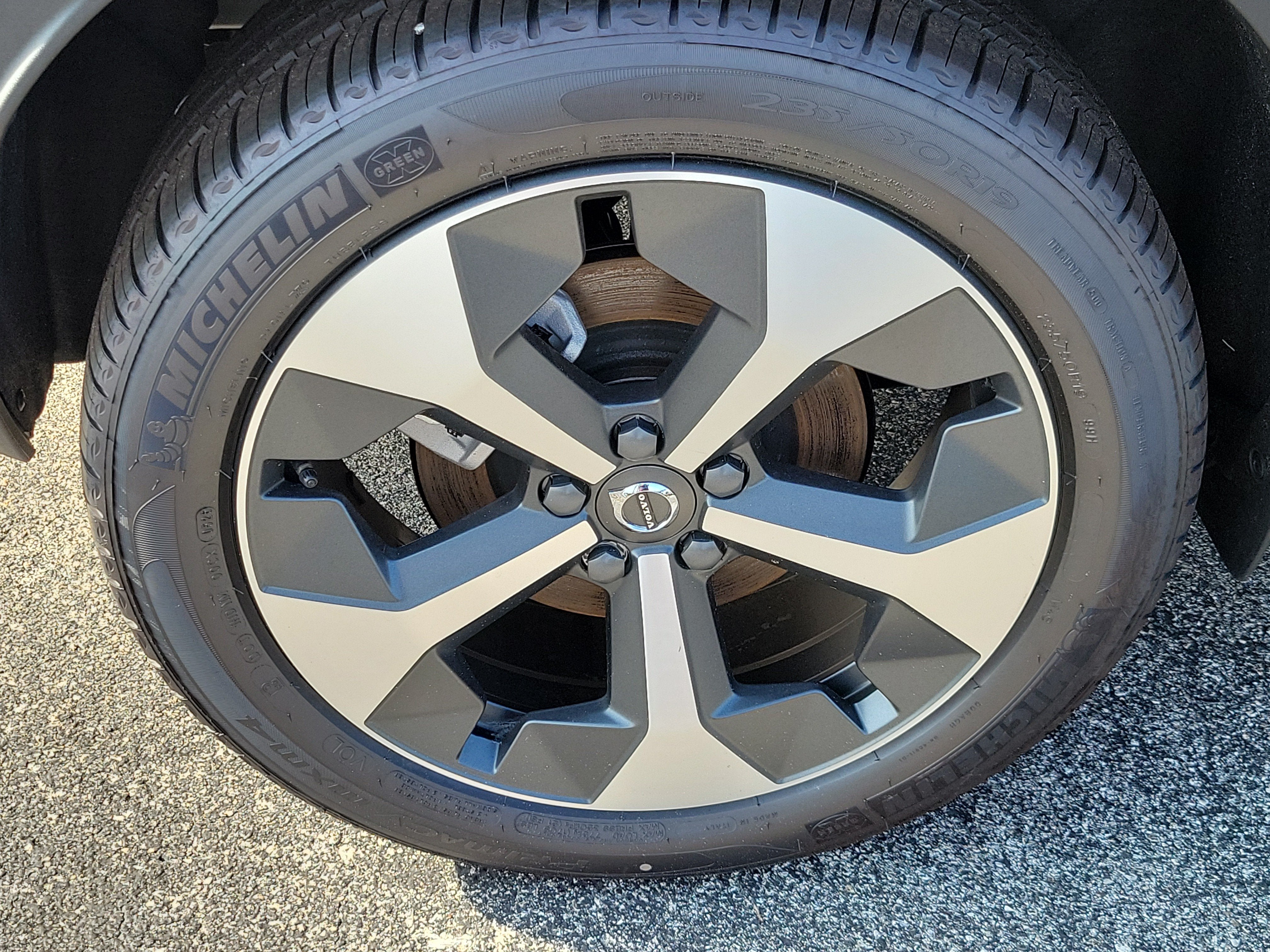 2026 Volvo XC40 Plus