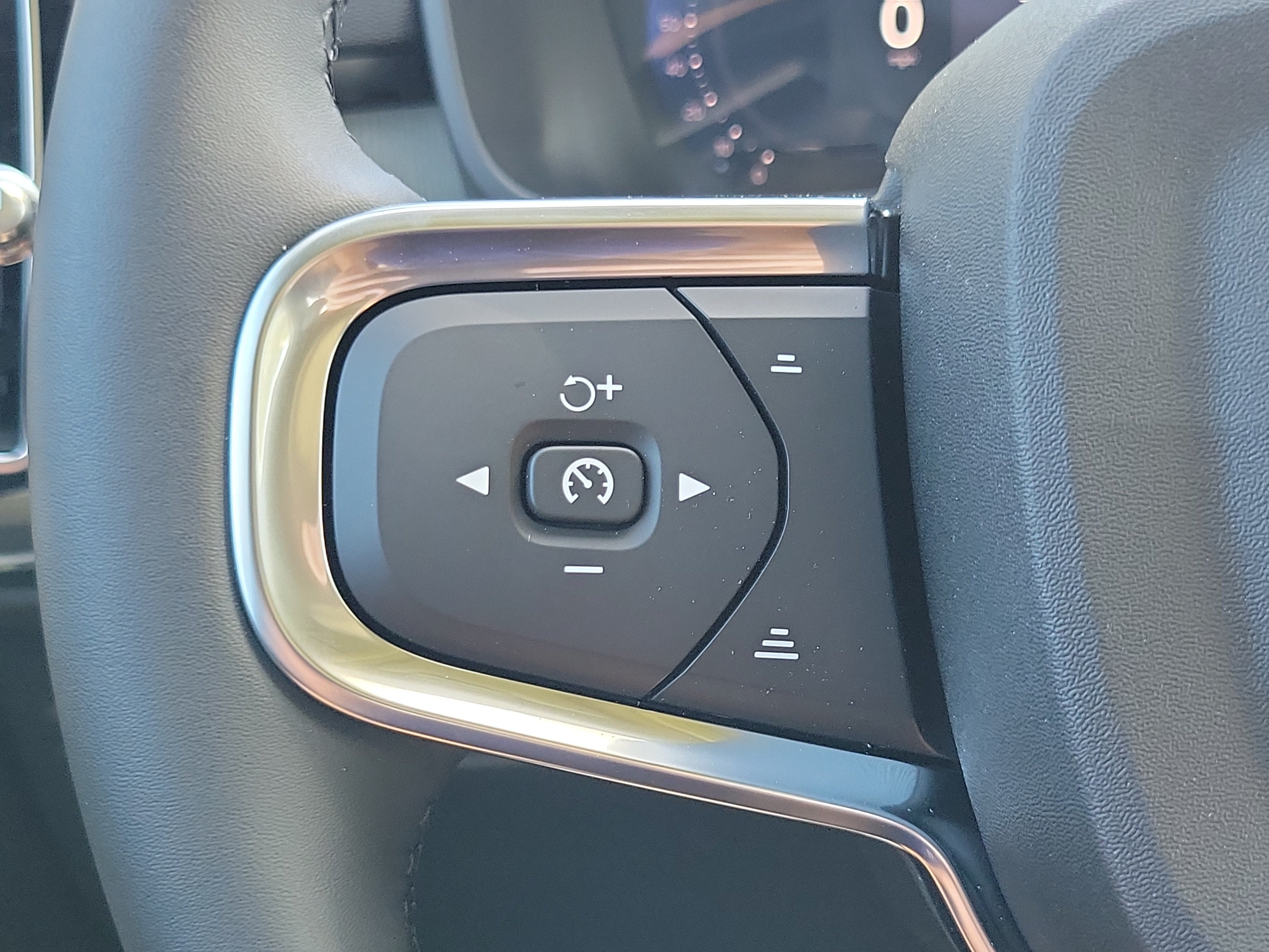 2026 Volvo XC40 Plus