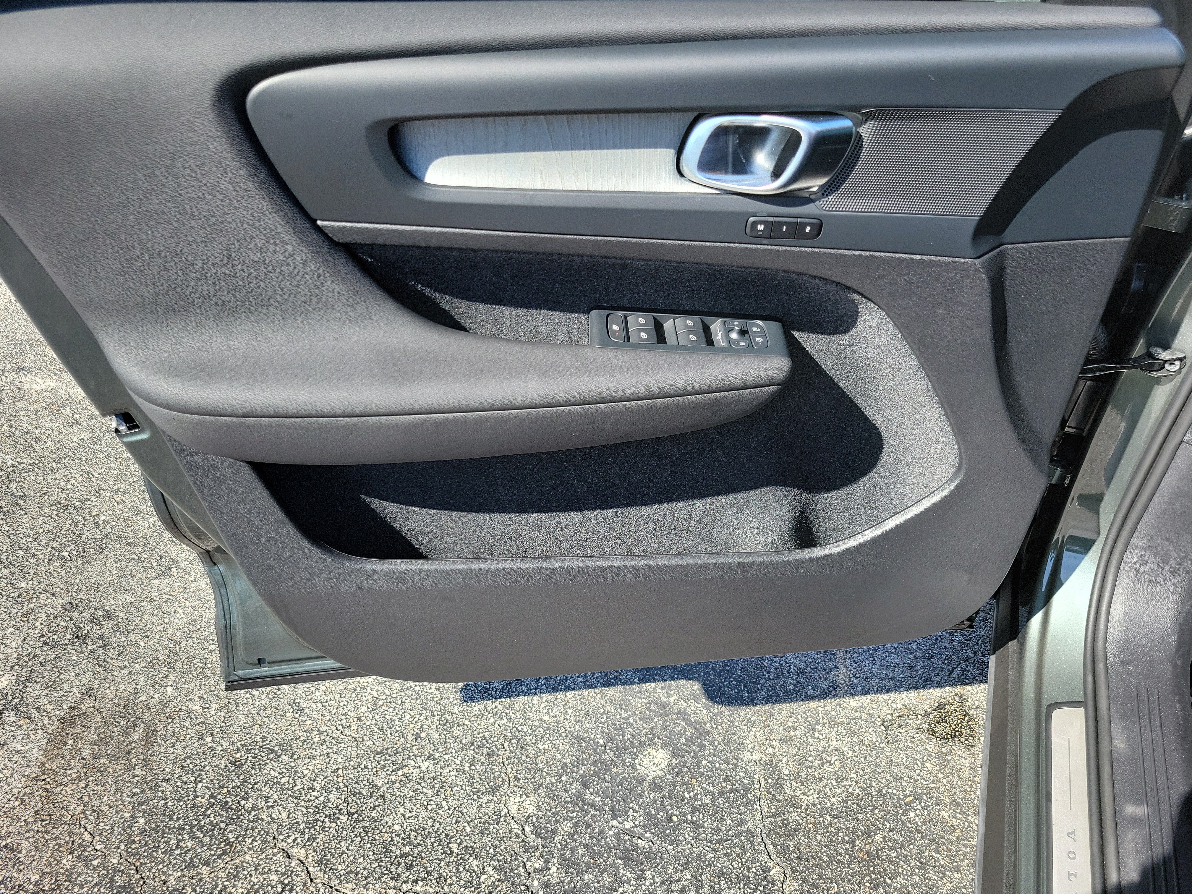2026 Volvo XC40 Plus