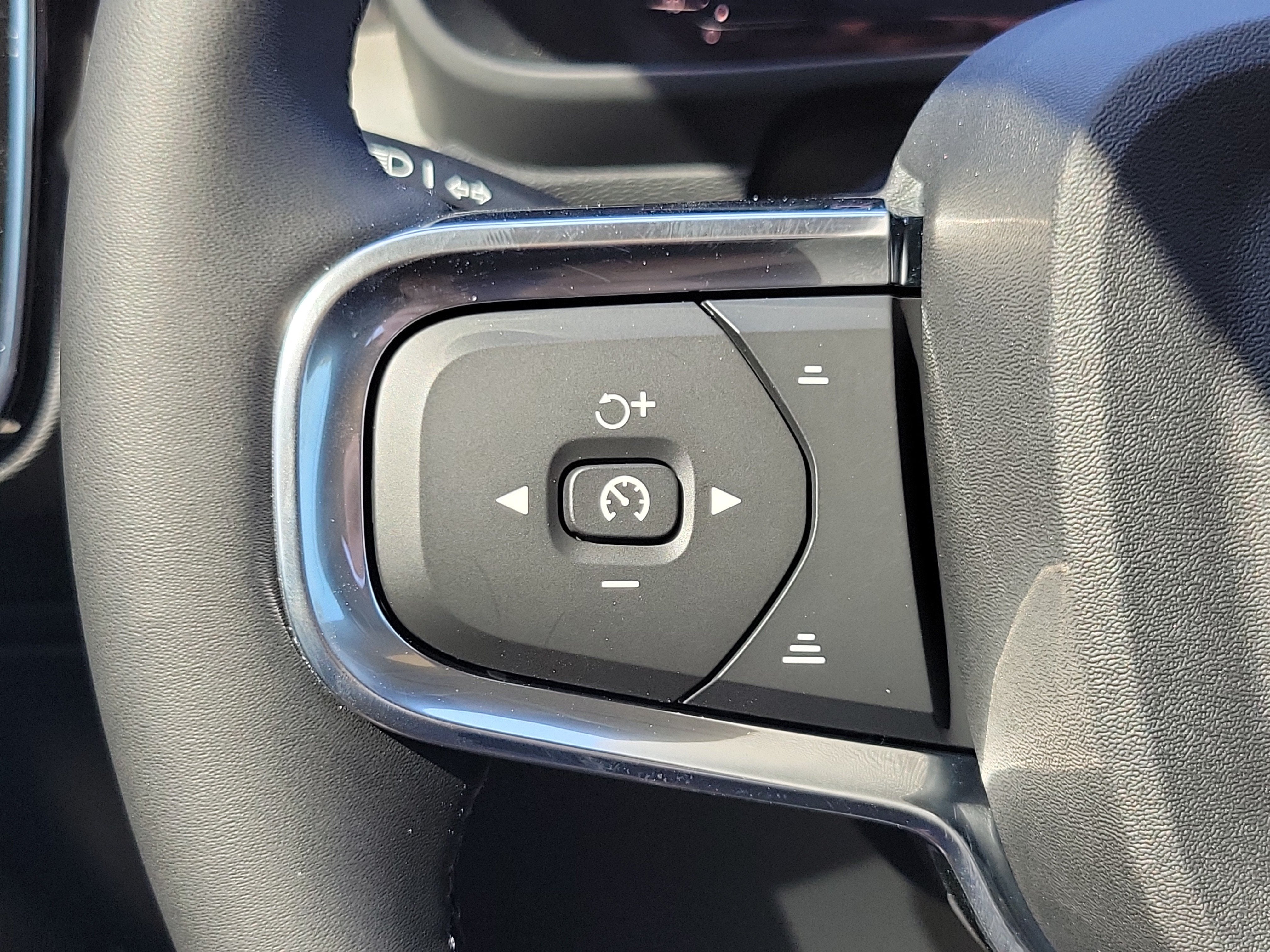 2026 Volvo XC40 Plus