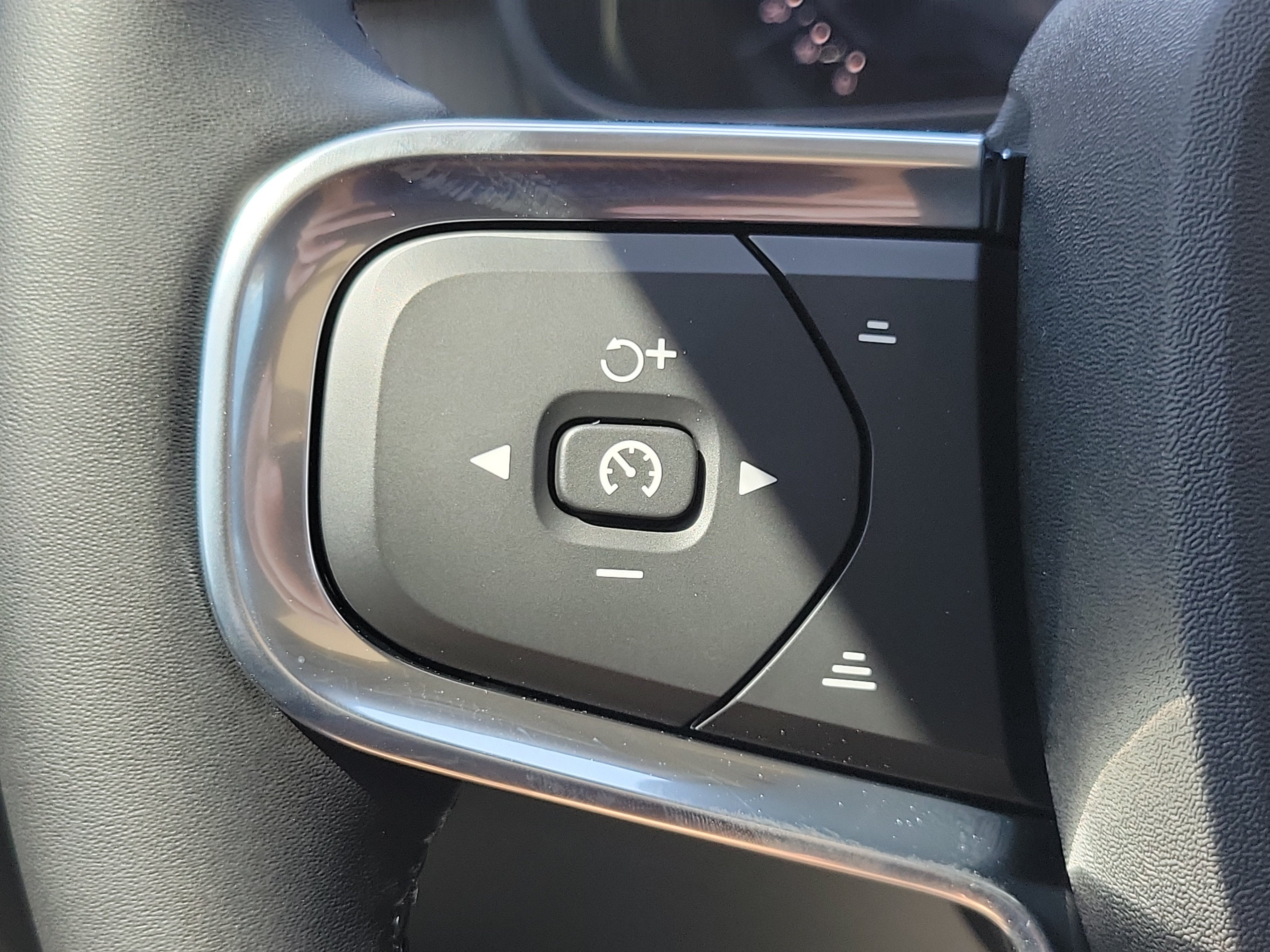 2026 Volvo XC40 Plus