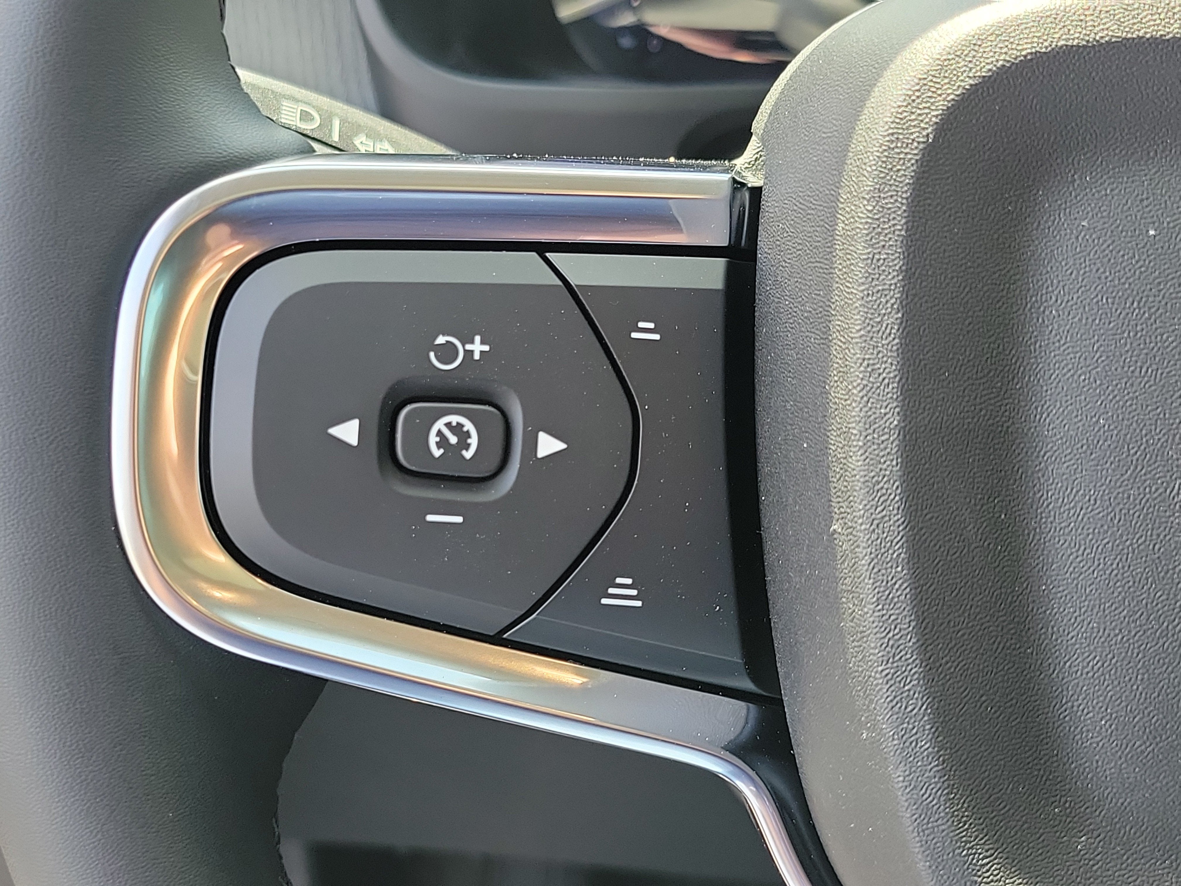 2026 Volvo XC40 Plus