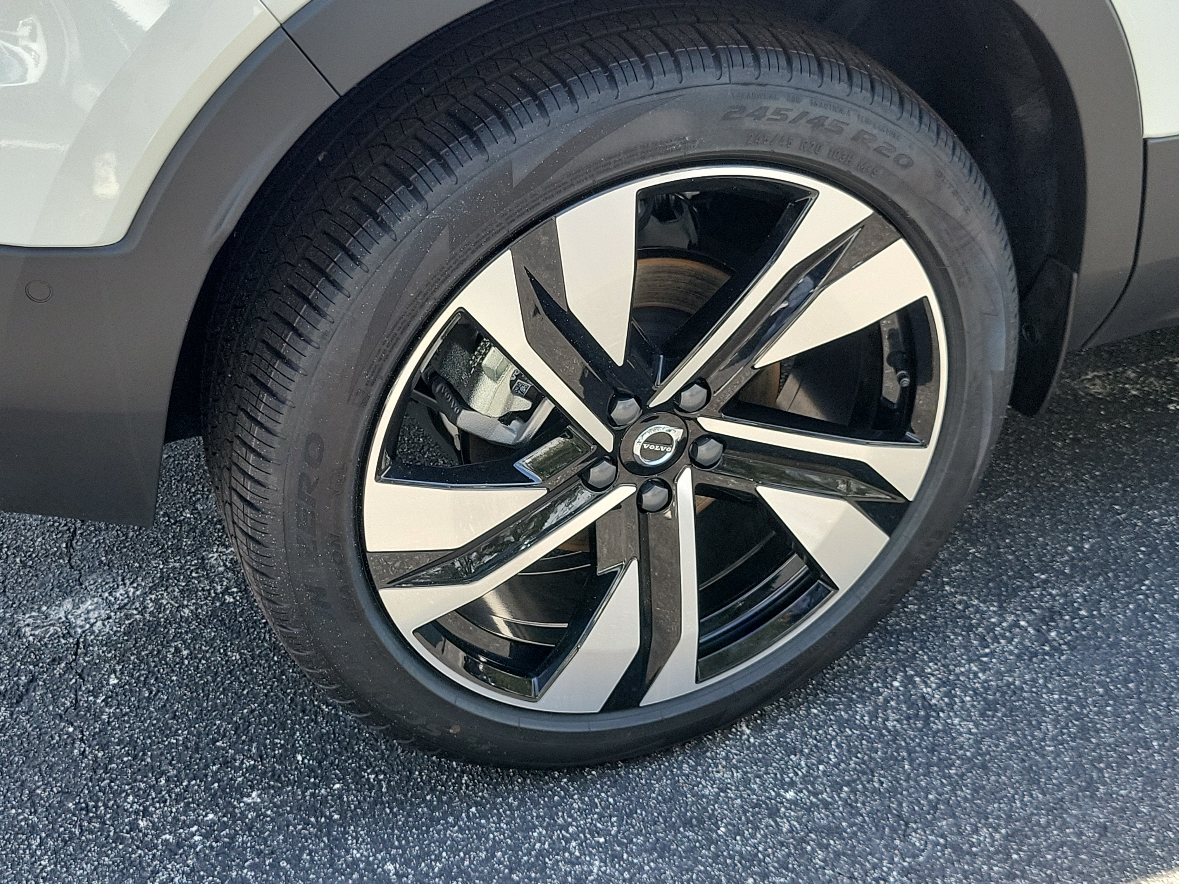 2026 Volvo XC40 Plus