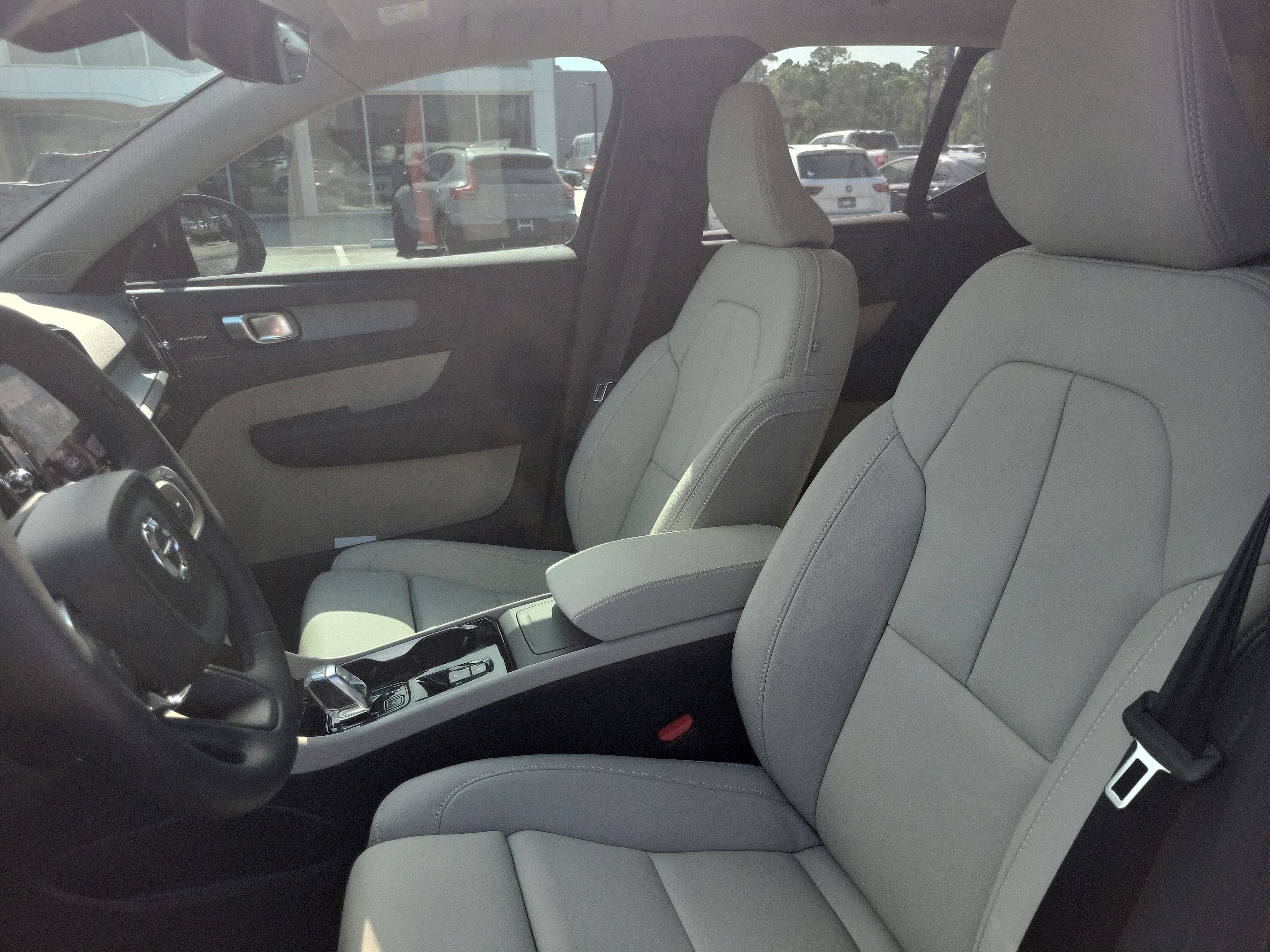 2026 Volvo XC40 Plus
