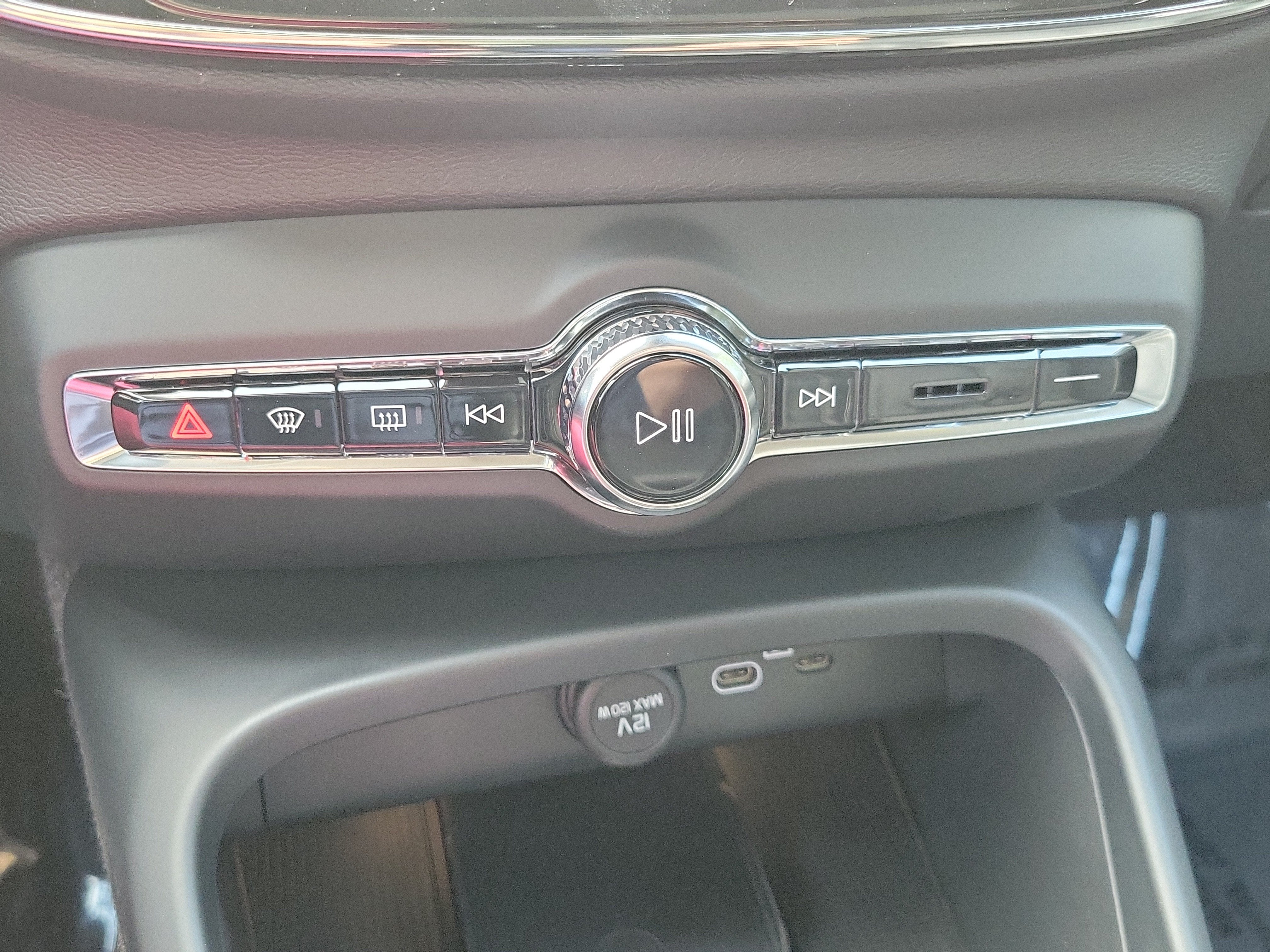 2026 Volvo XC40 Plus