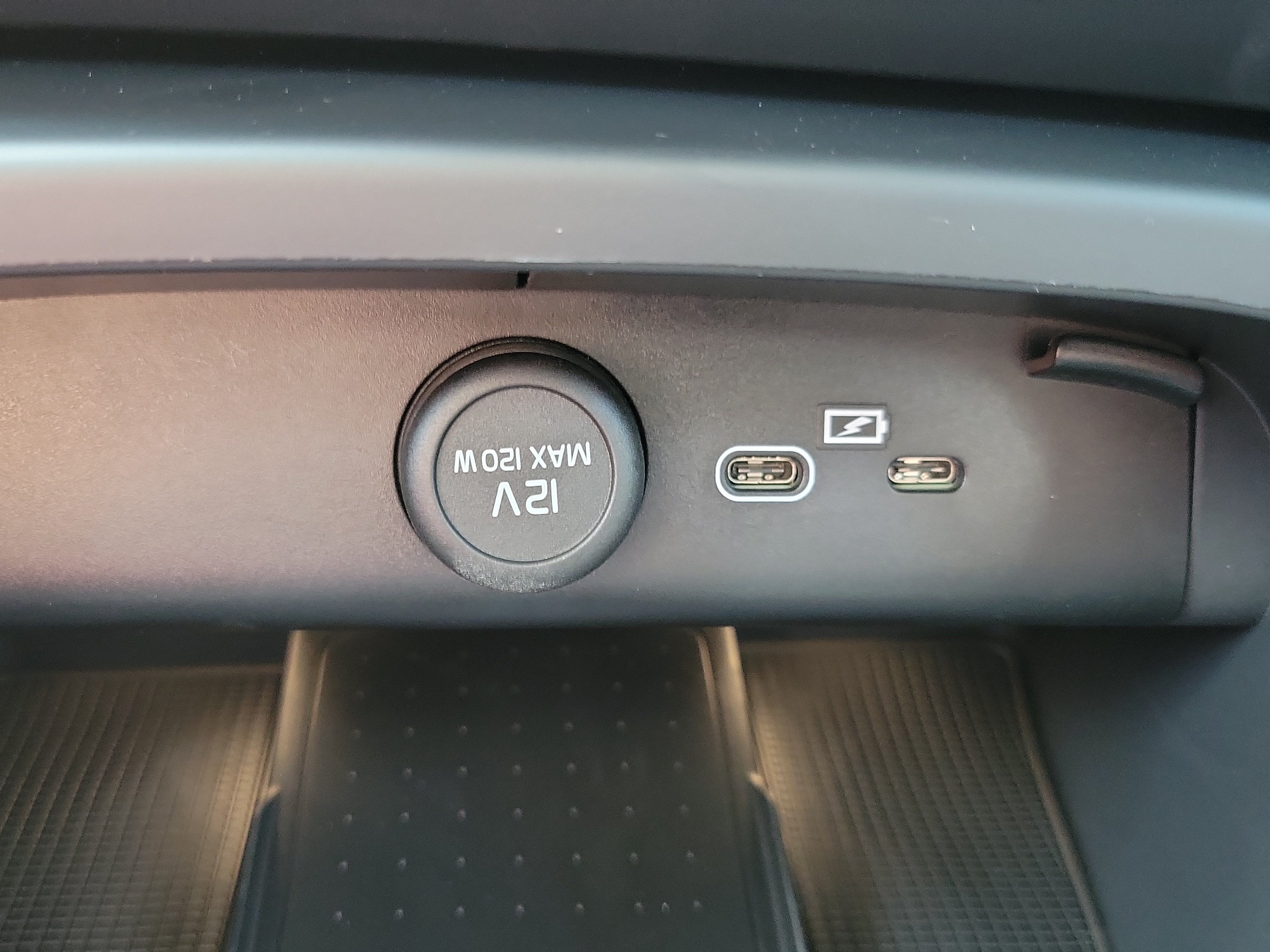2026 Volvo XC40 Plus