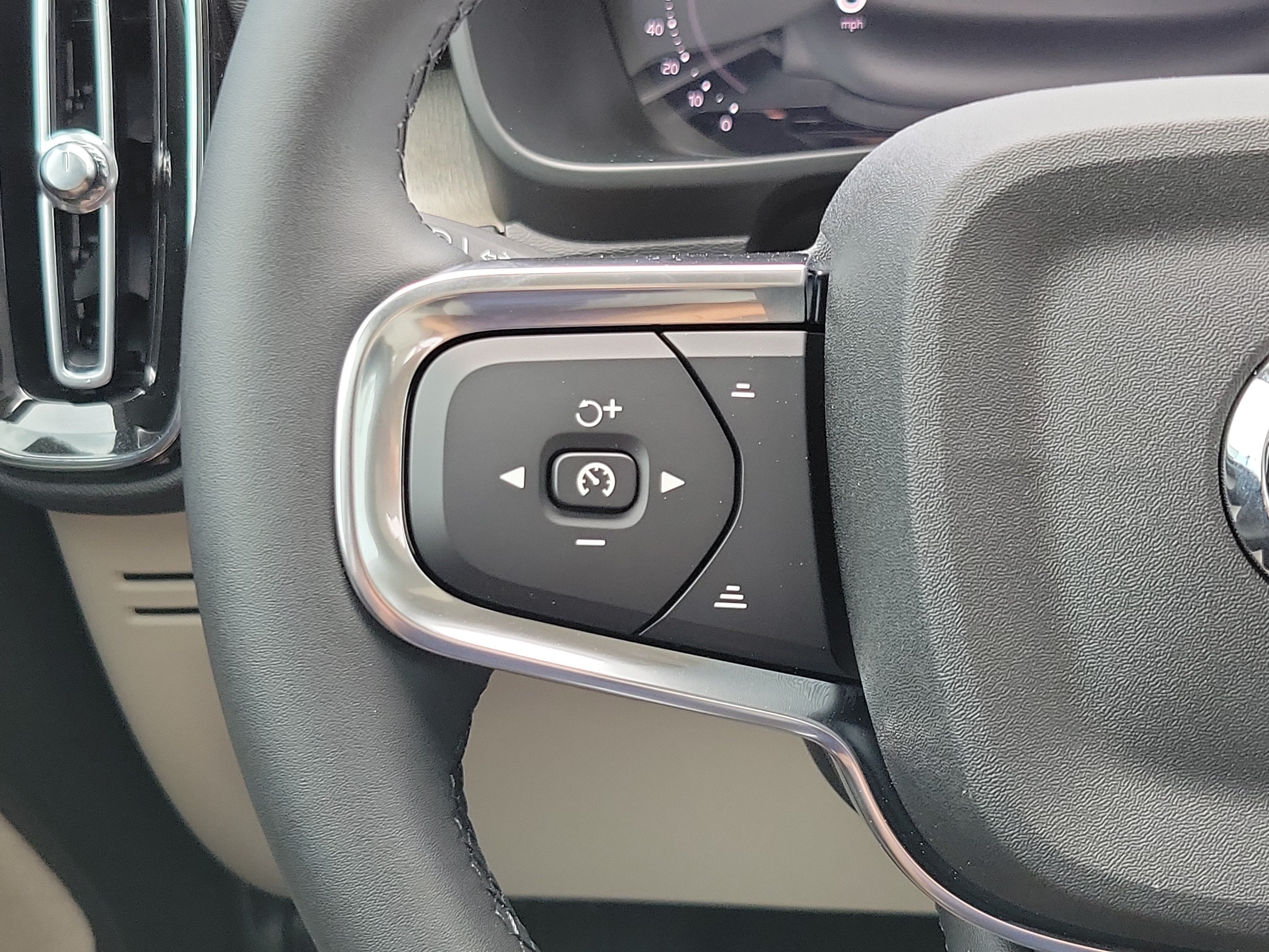 2026 Volvo XC40 Plus