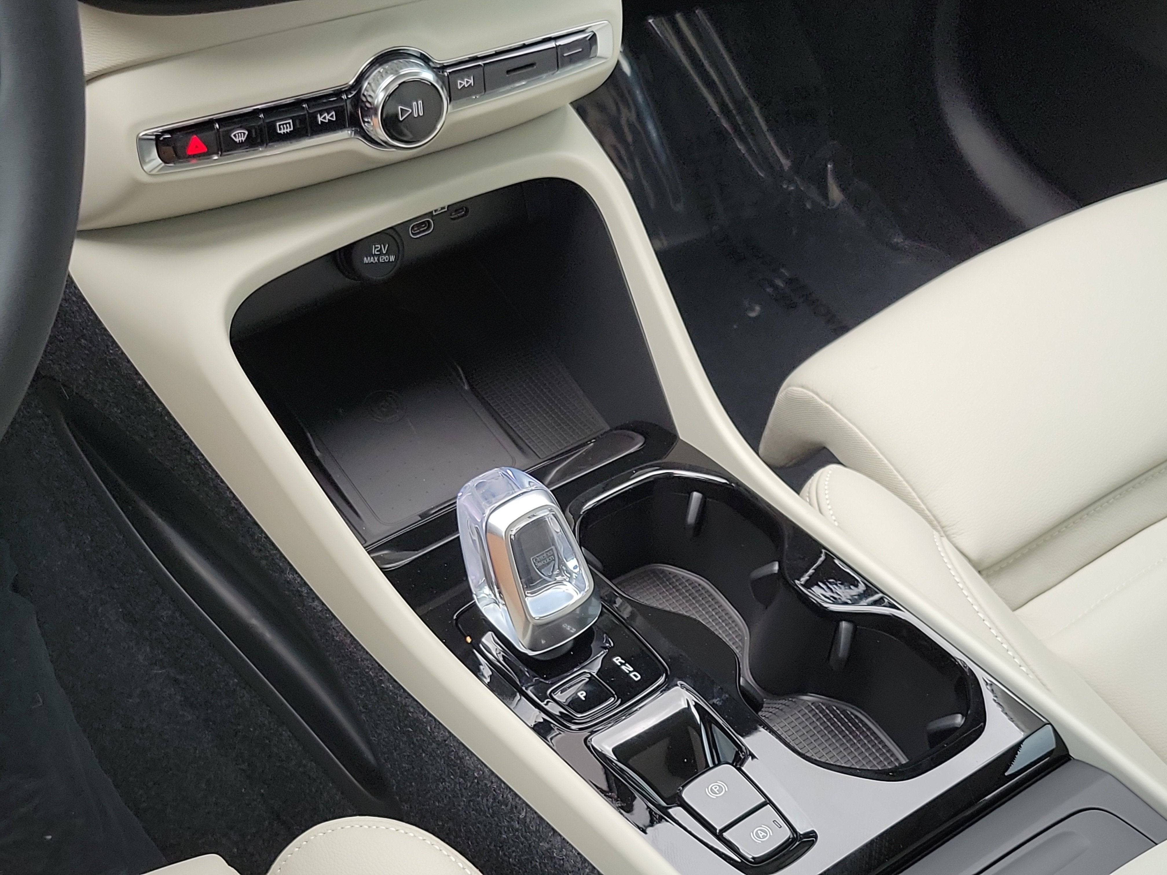 2026 Volvo XC40 Plus