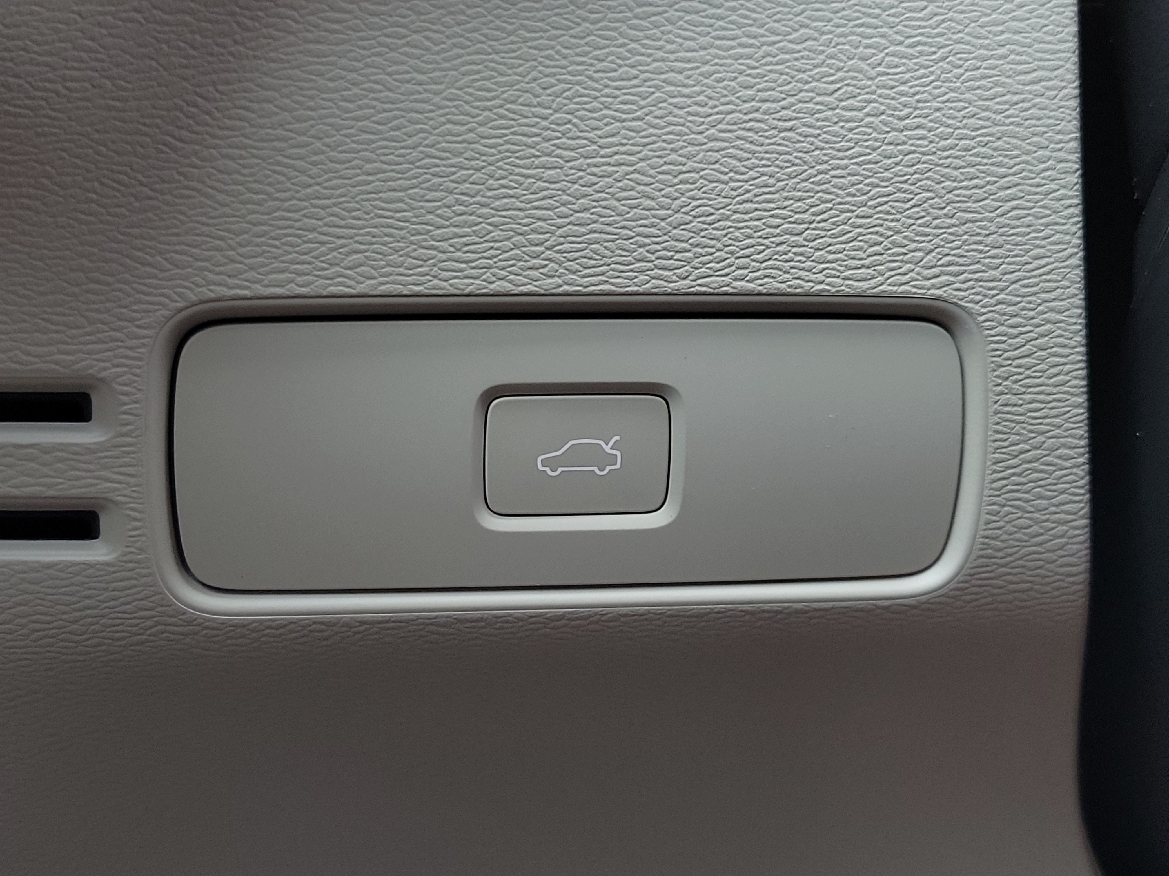 2026 Volvo XC40 Plus