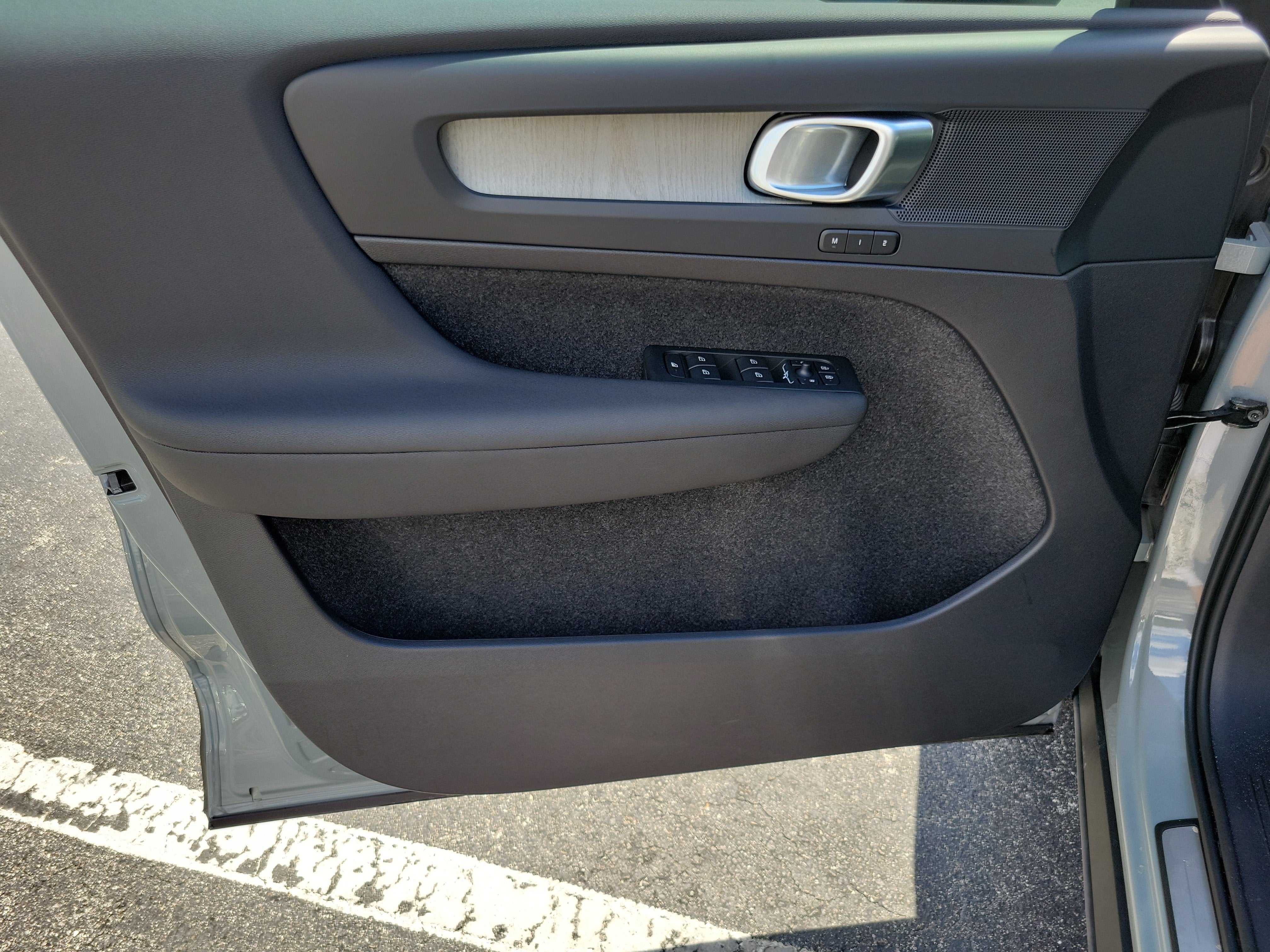 2026 Volvo XC40 Plus