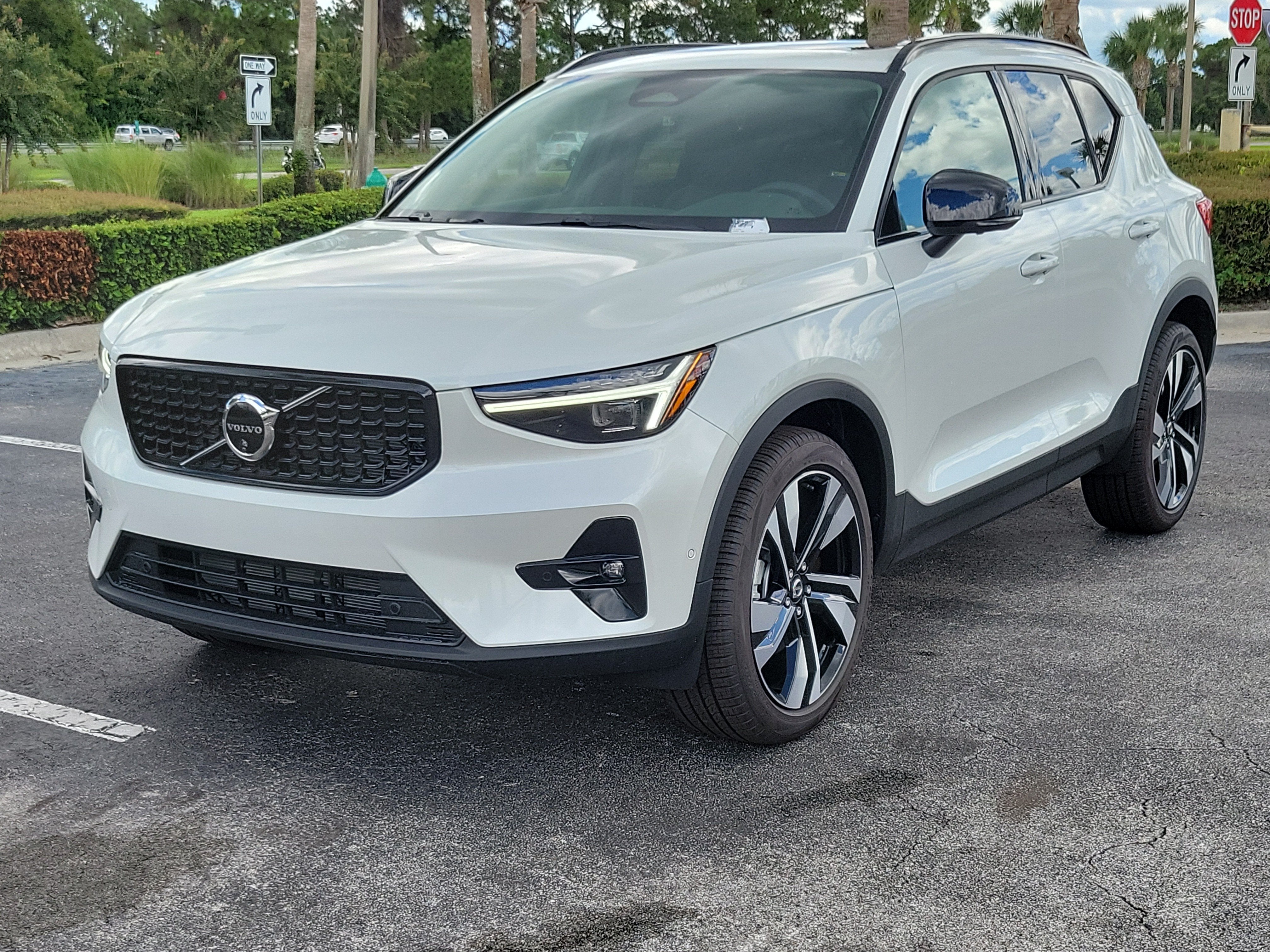 2026 Volvo XC40 Plus