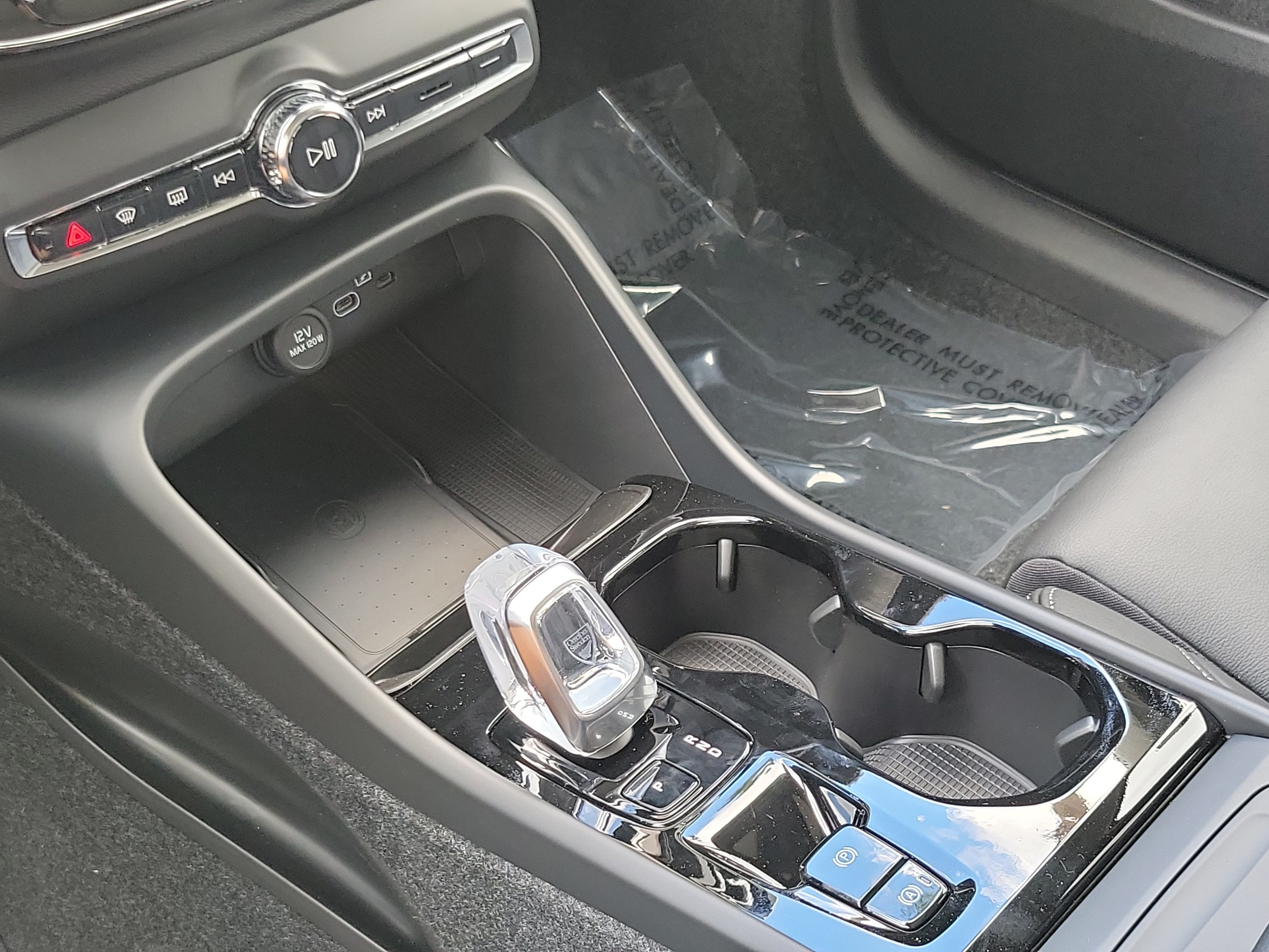 2026 Volvo XC40 Plus