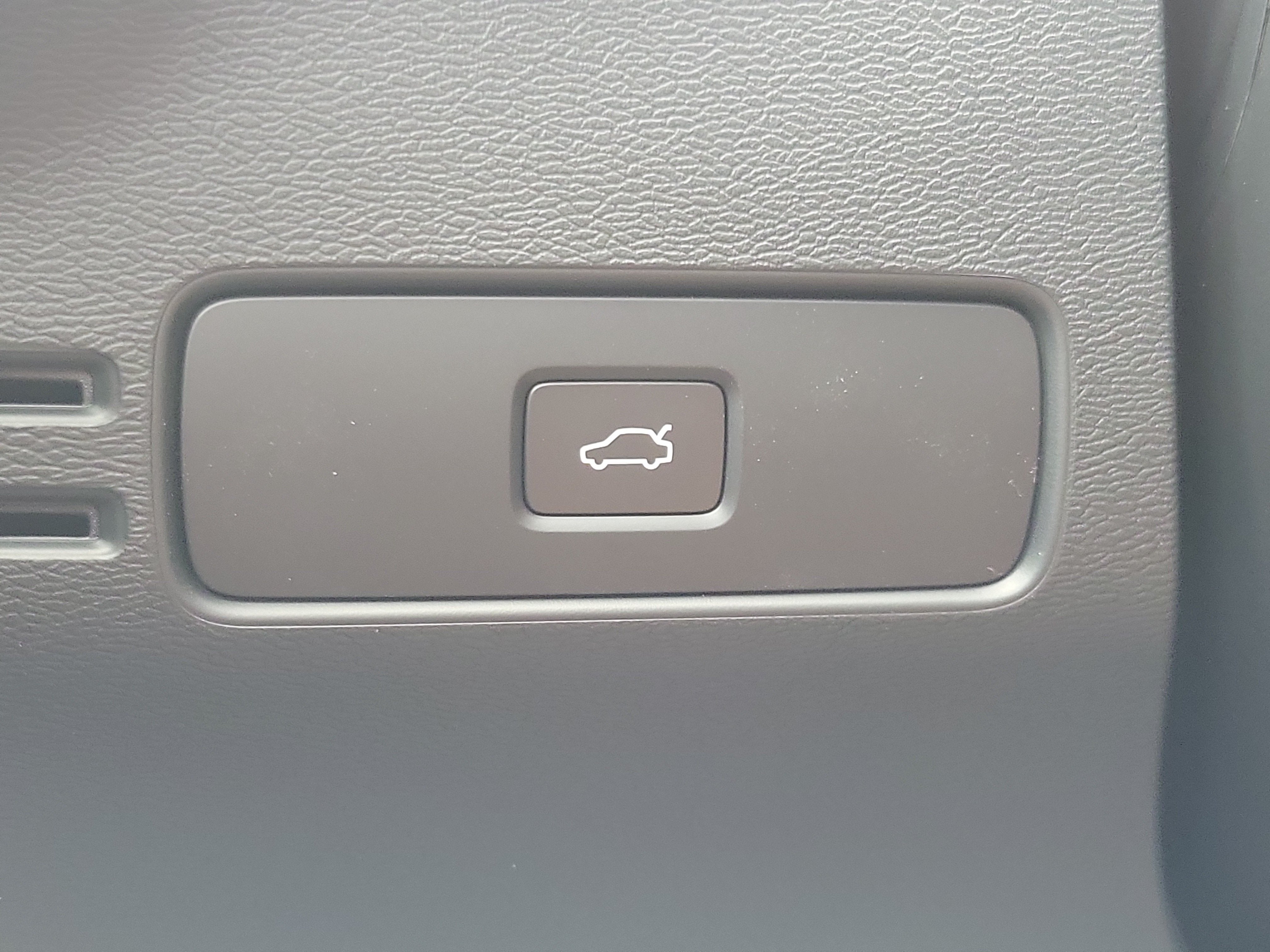 2026 Volvo XC40 Plus