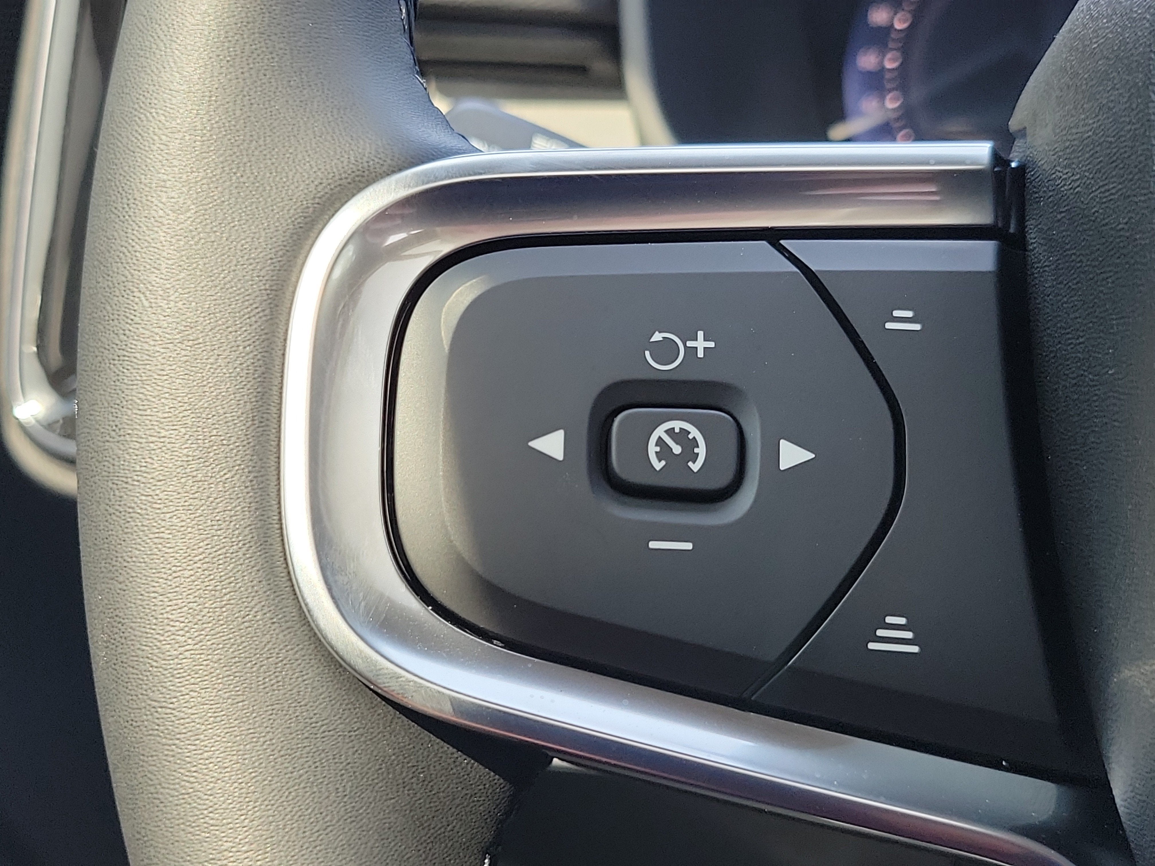 2026 Volvo XC40 Plus