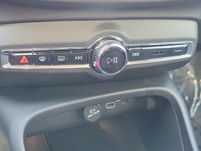2026 Volvo XC40 Plus