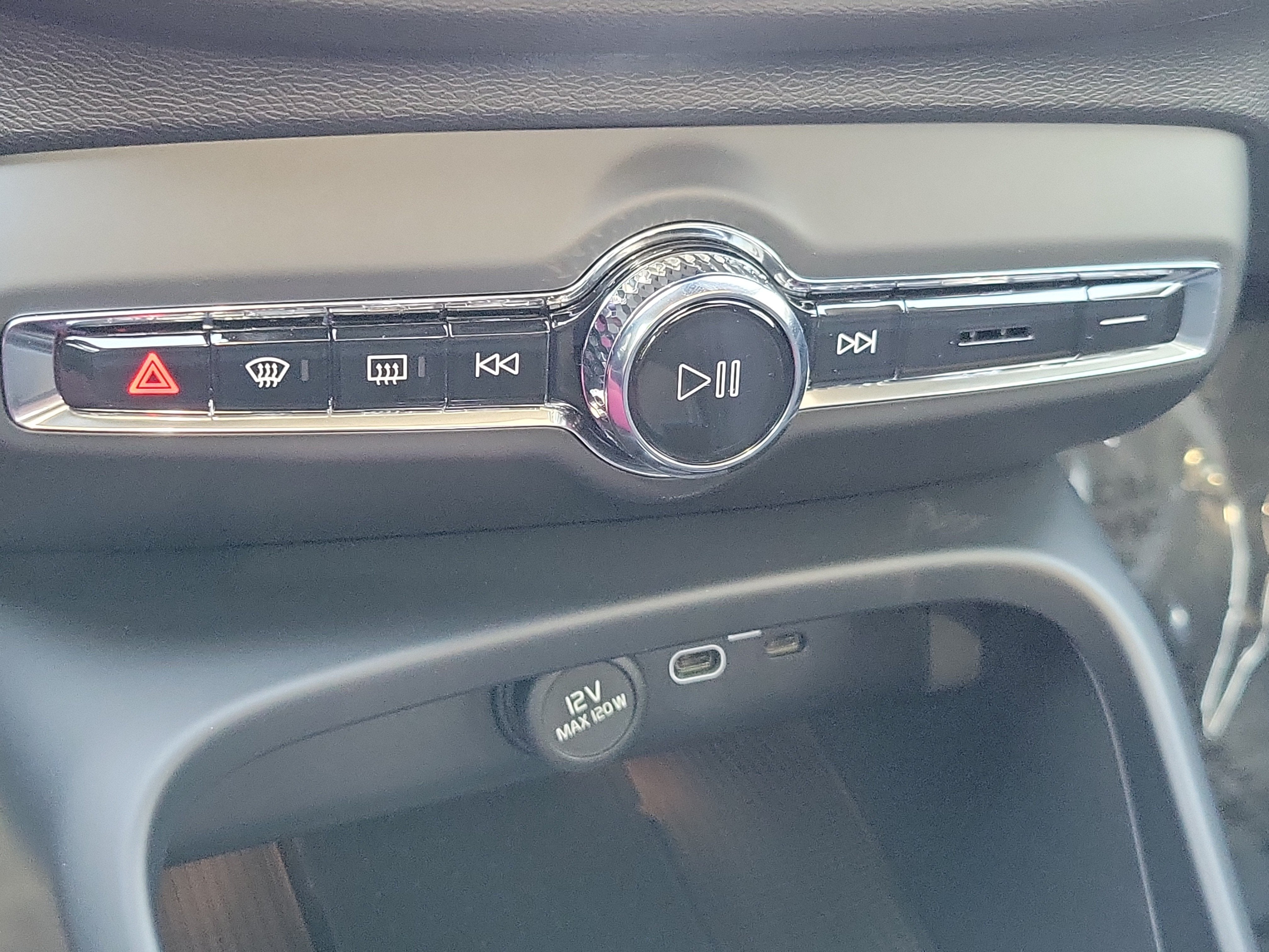 2026 Volvo XC40 Plus