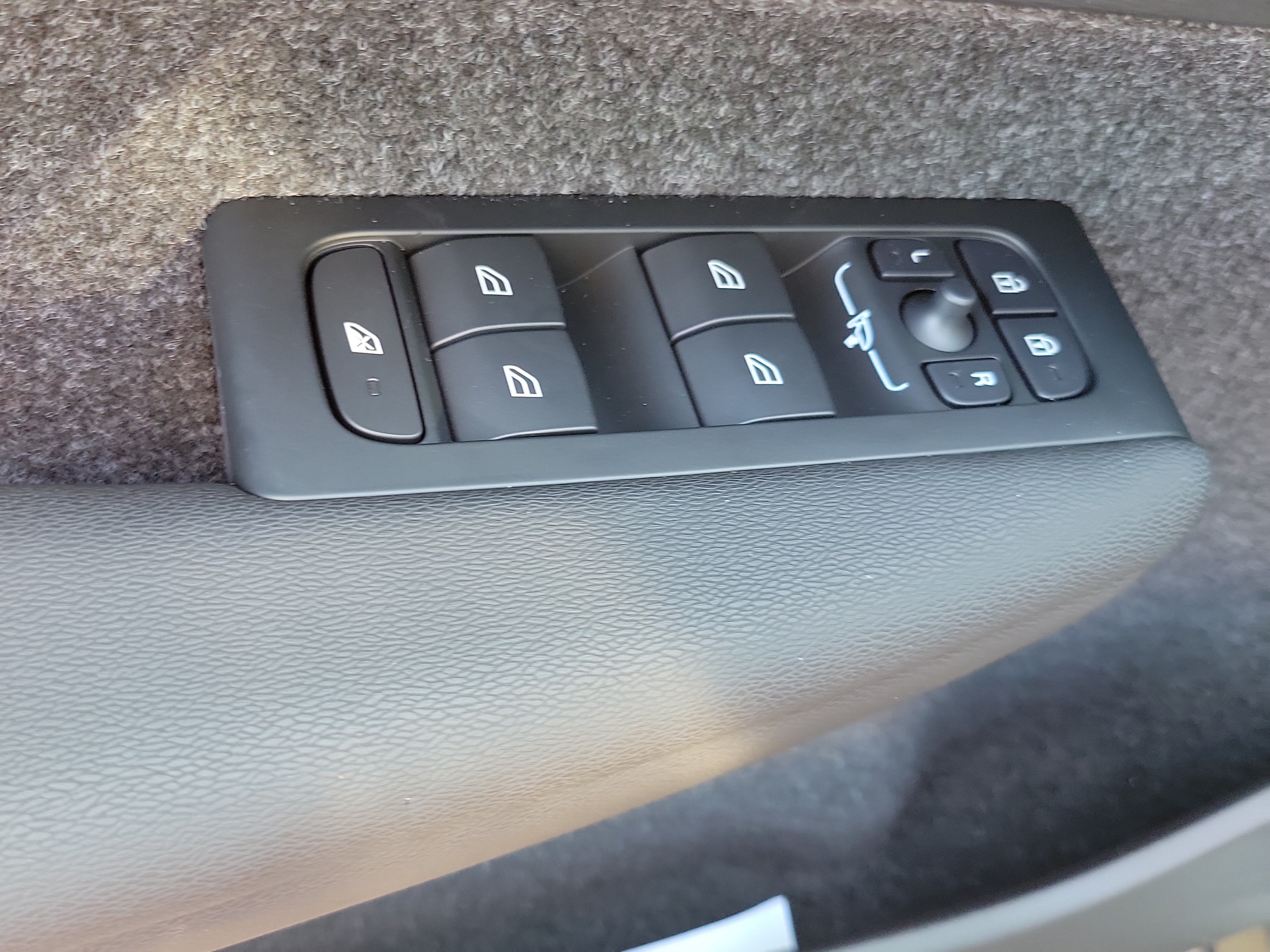 2026 Volvo XC40 Plus