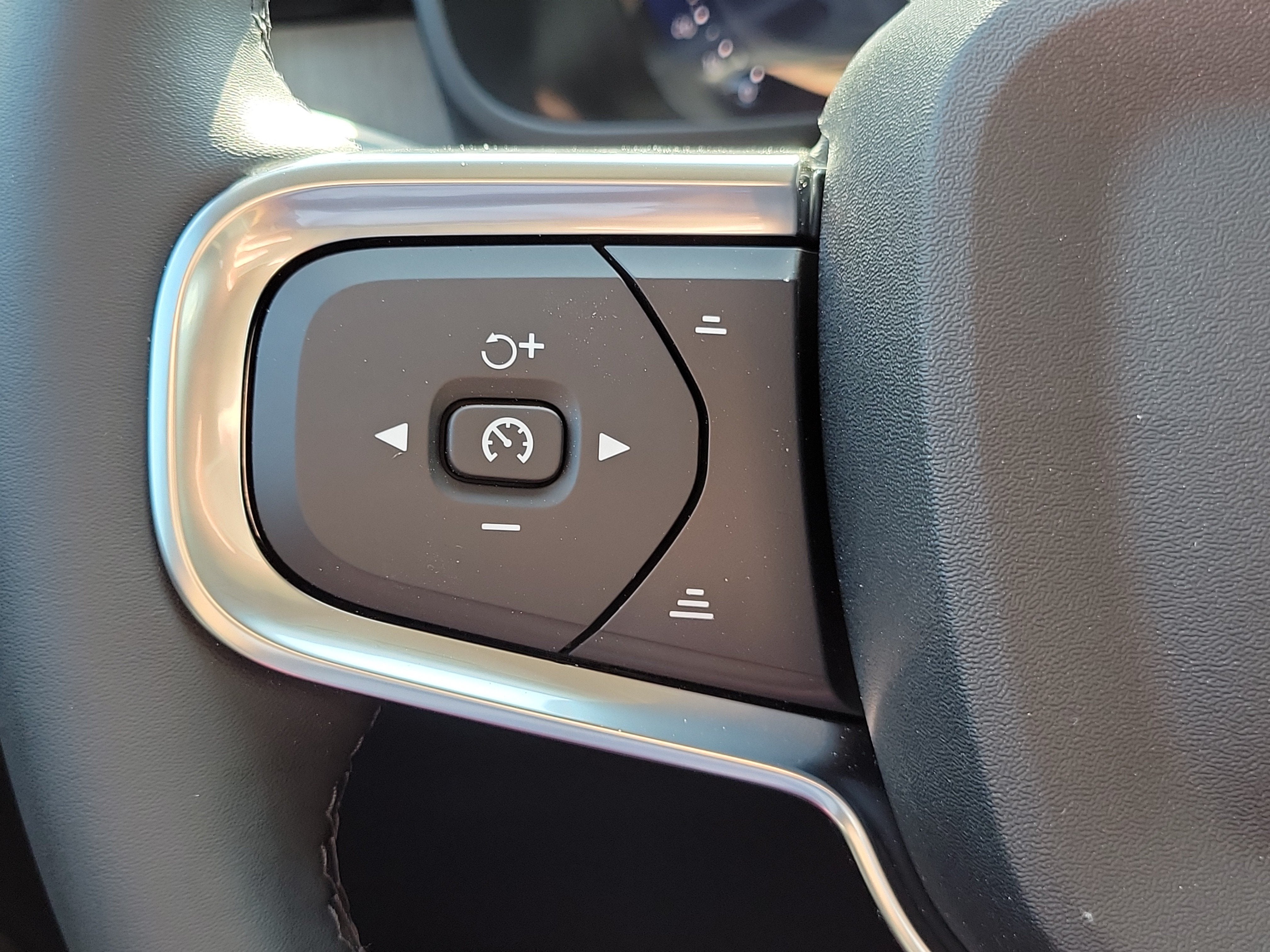 2026 Volvo XC40 Plus