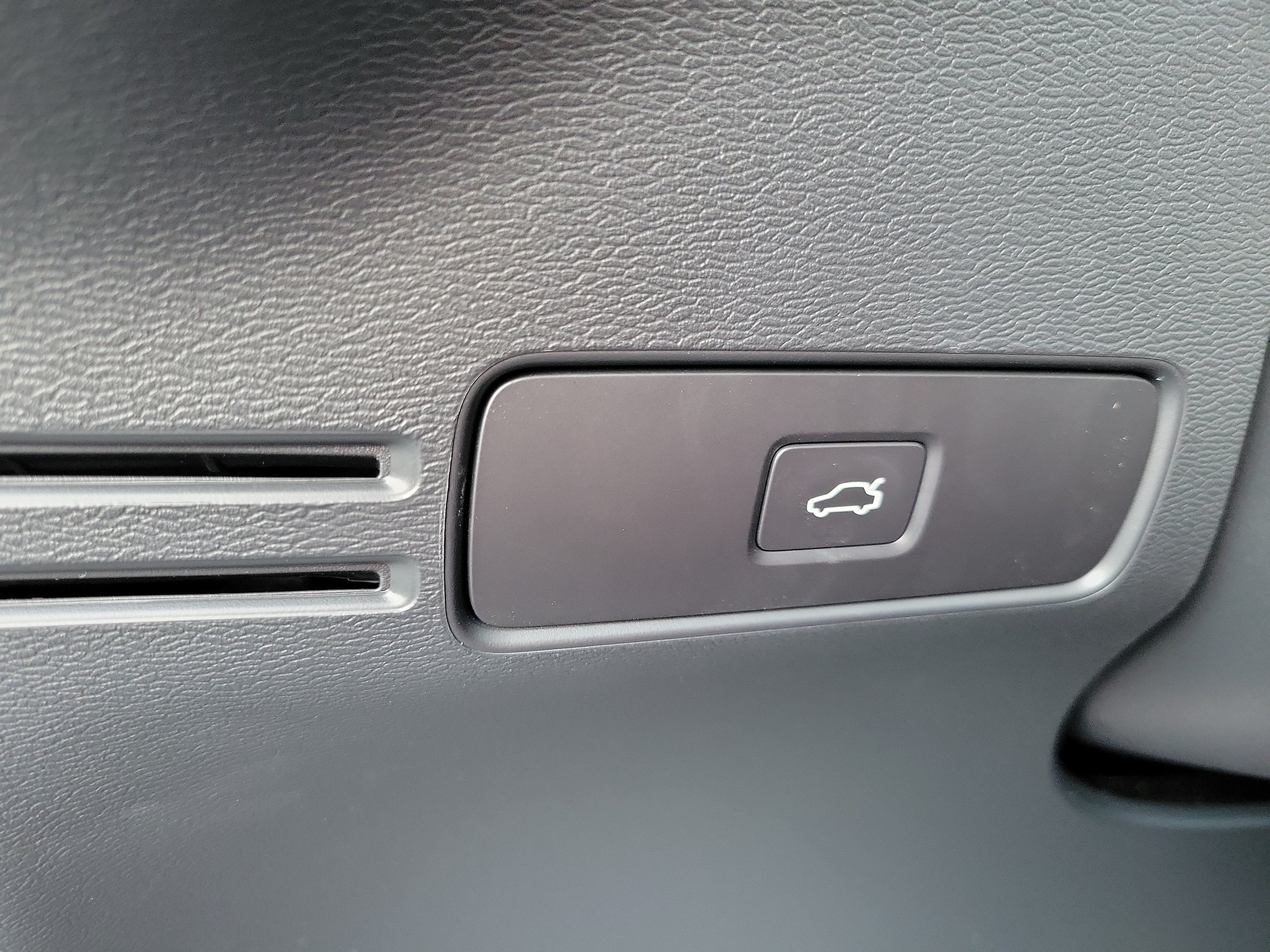 2026 Volvo XC40 Plus