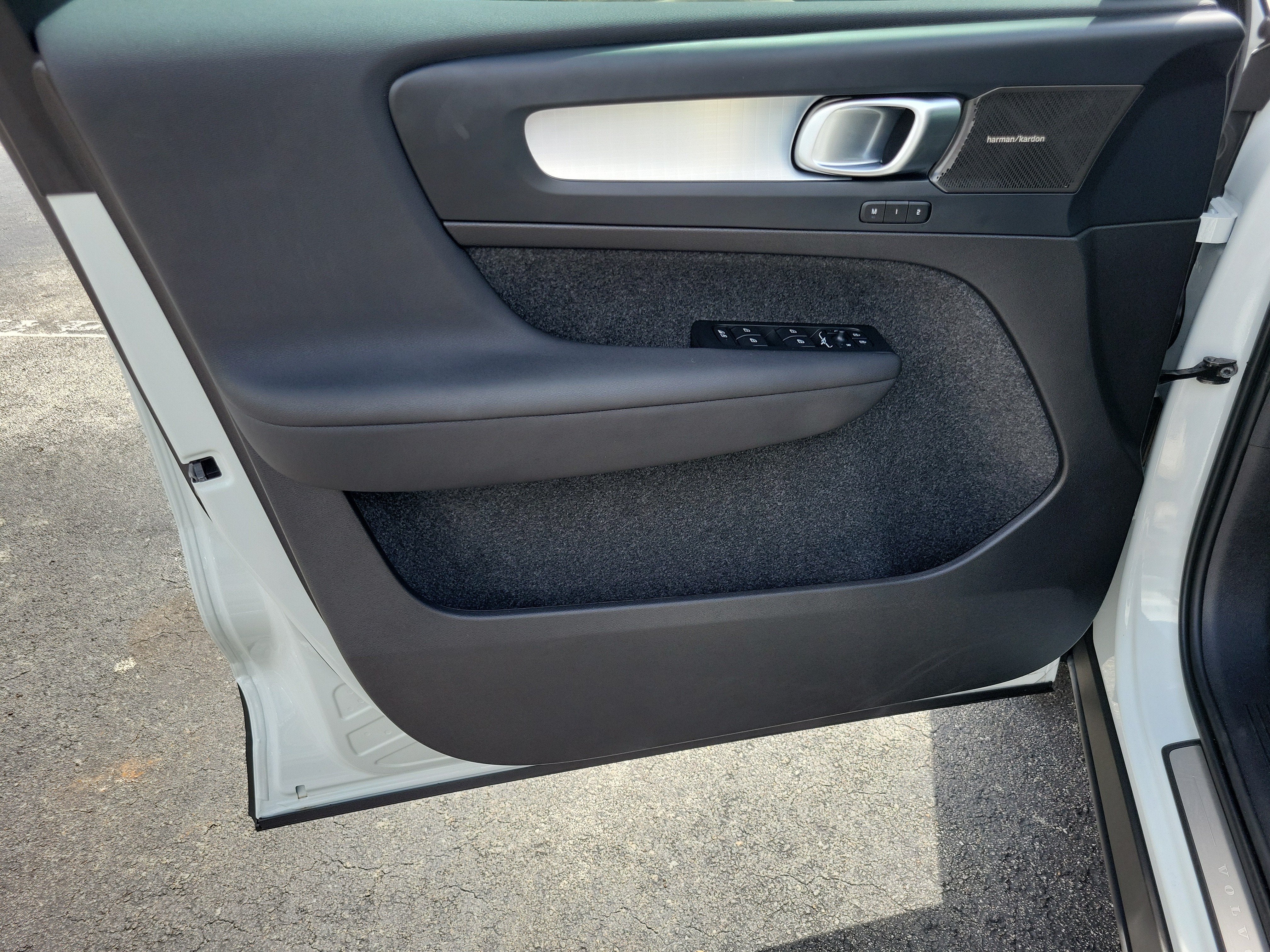 2026 Volvo XC40 Ultra Black Edition