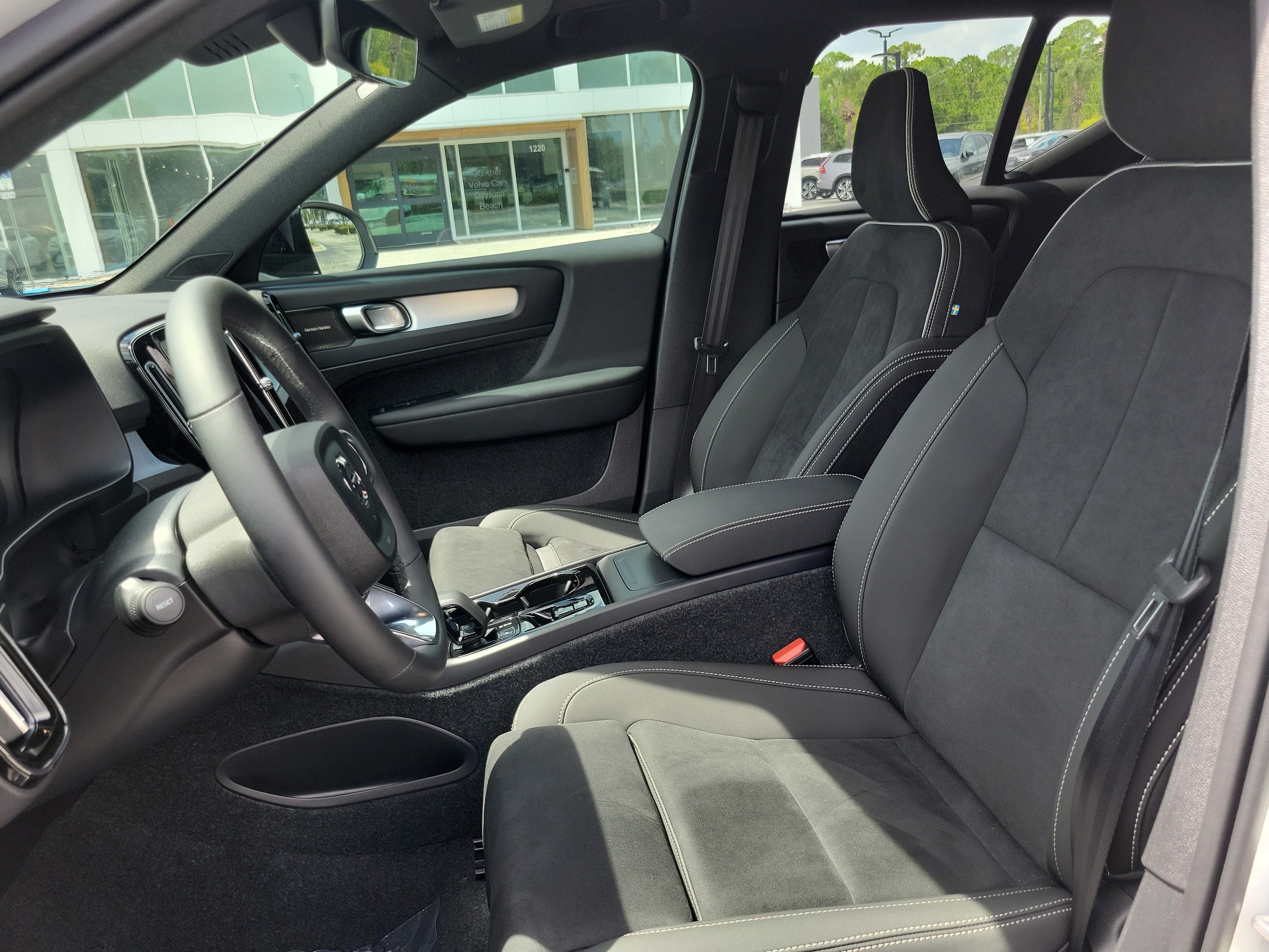 2026 Volvo XC40 Ultra Black Edition
