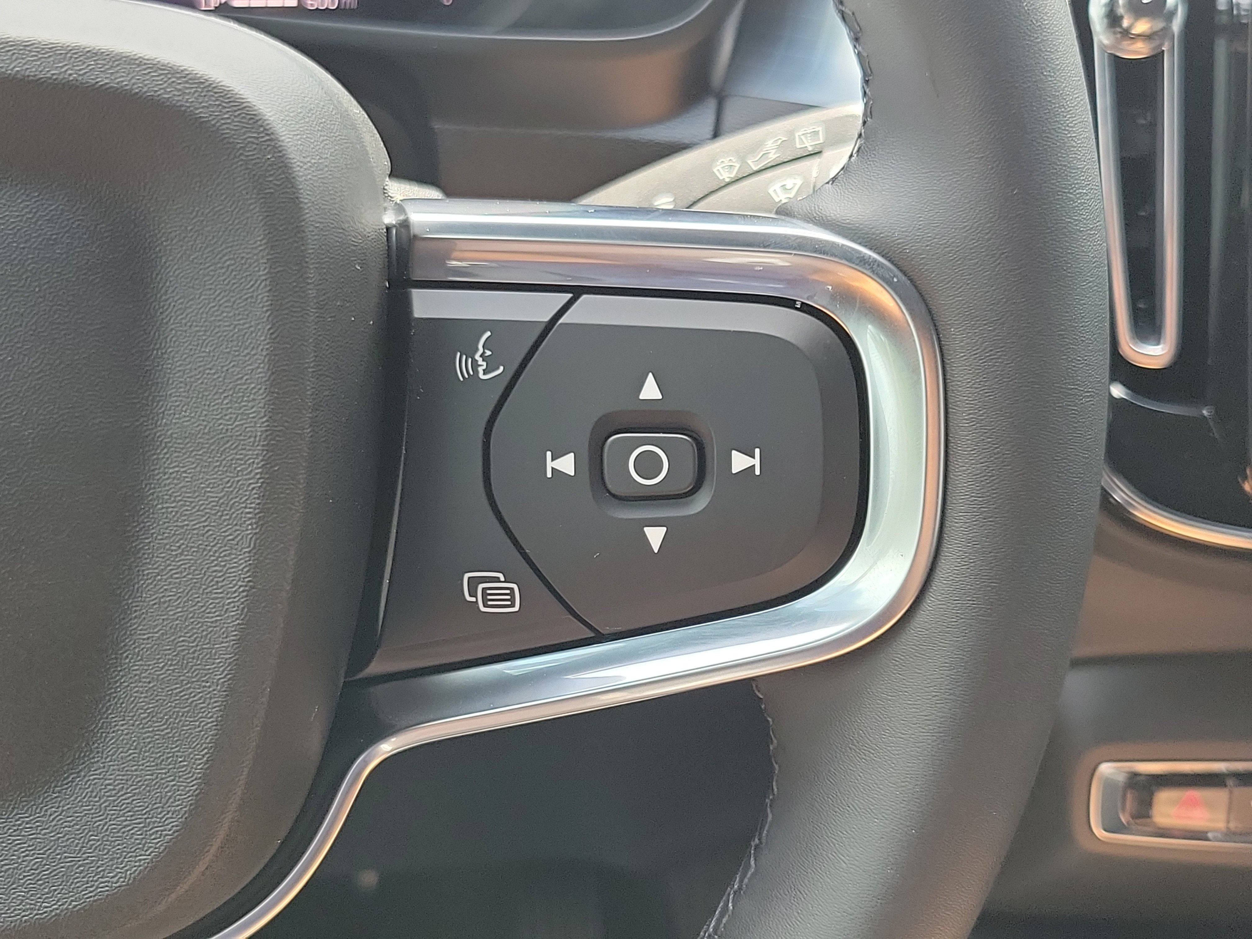 2026 Volvo XC40 Ultra Black Edition