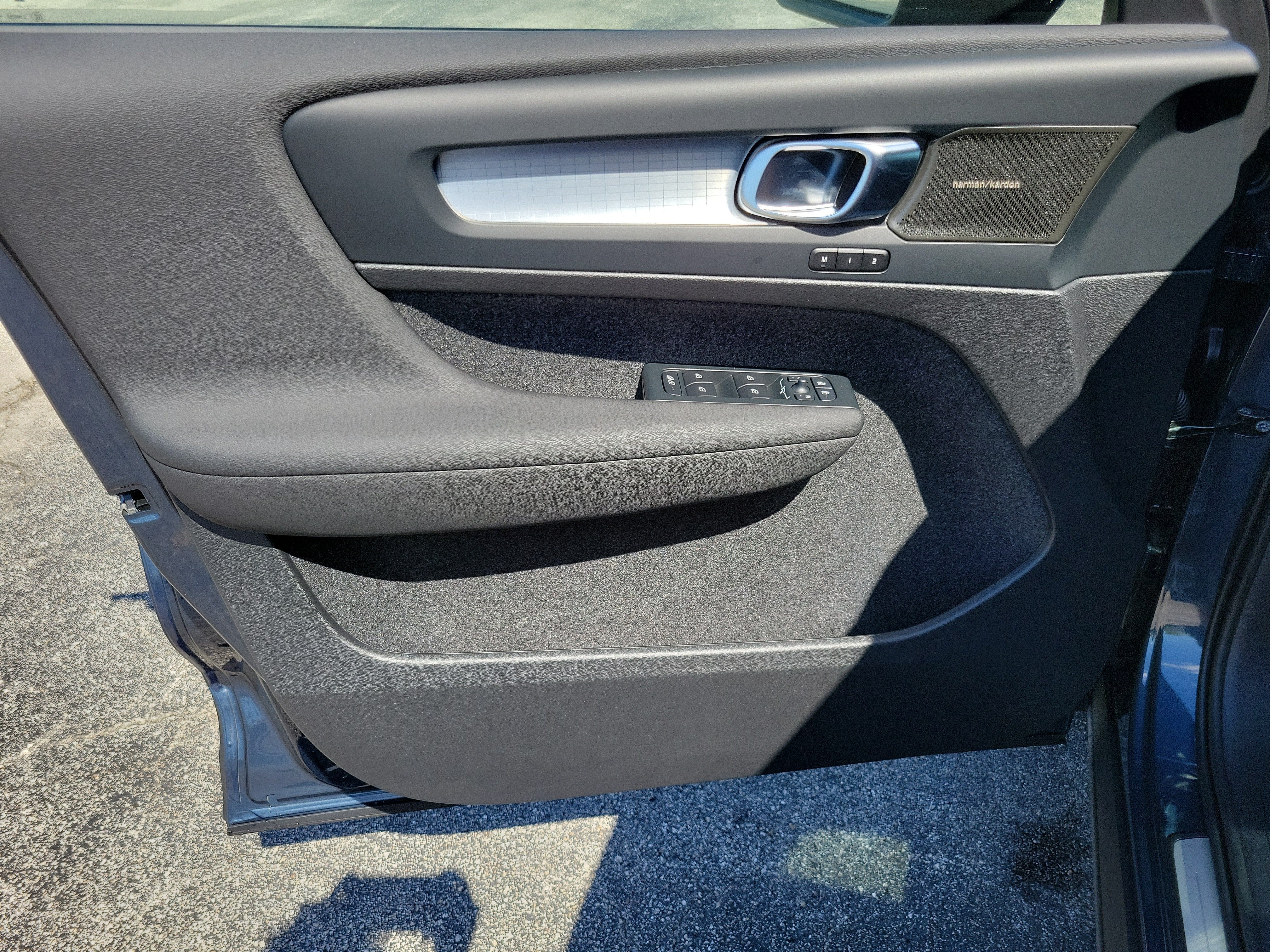2026 Volvo XC40 Ultra Black Edition
