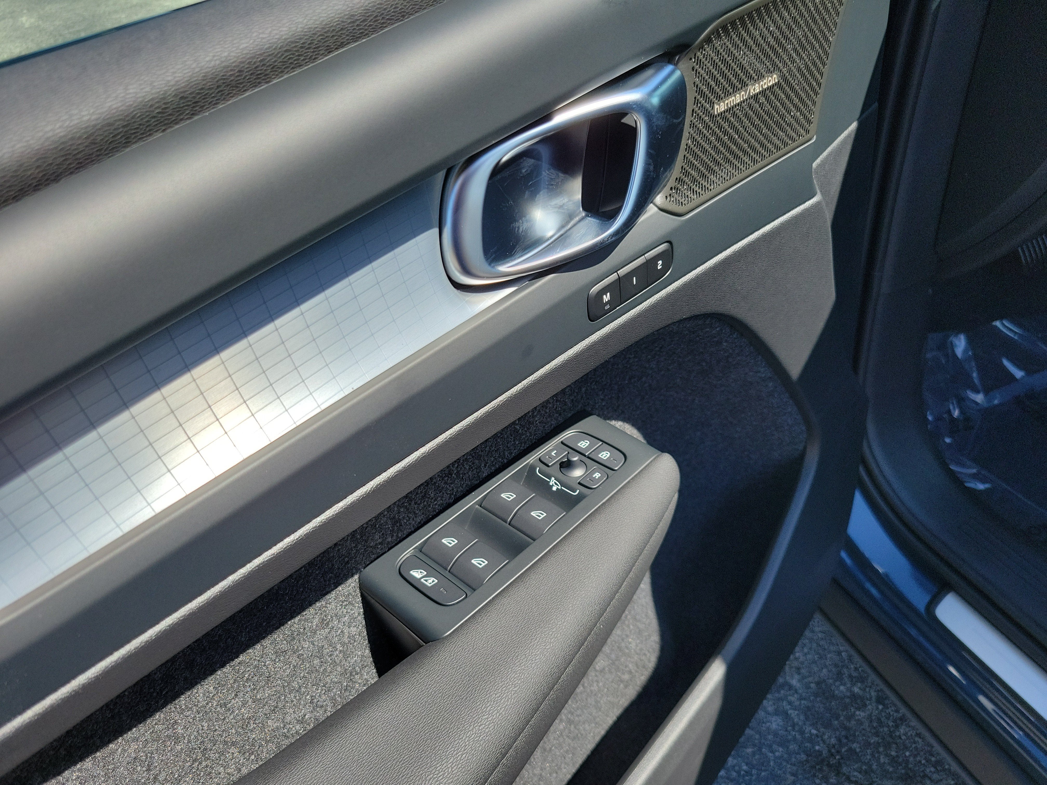2026 Volvo XC40 Ultra Black Edition
