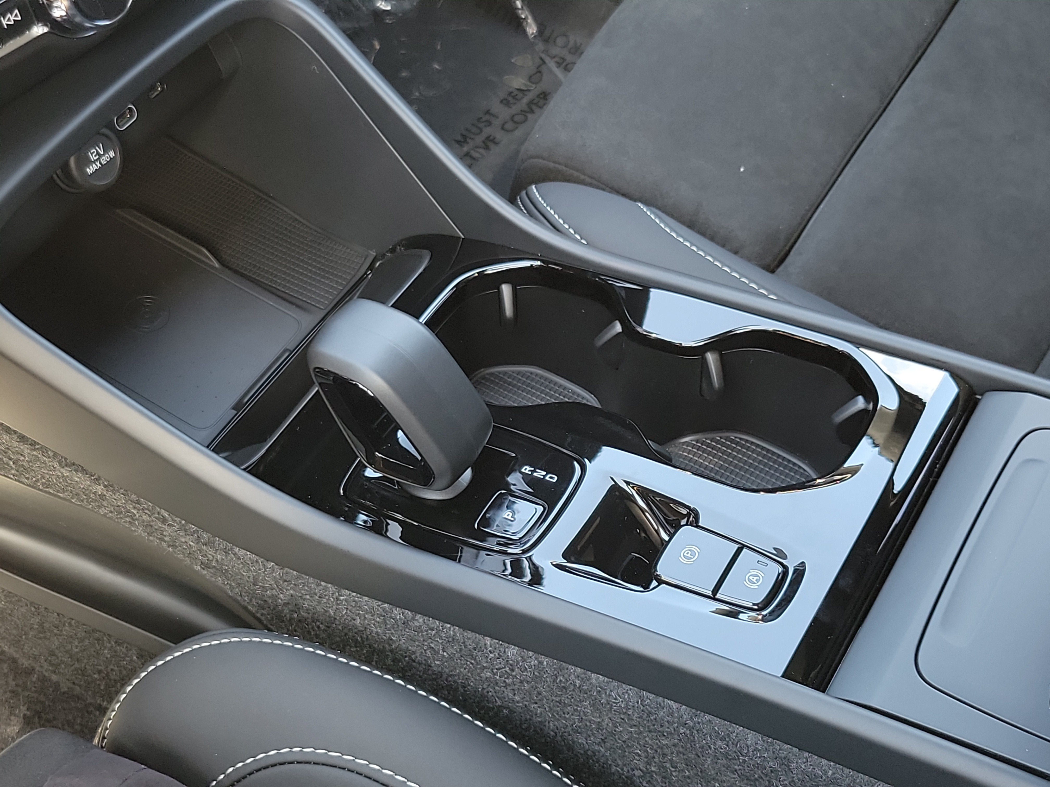 2026 Volvo XC40 Ultra Black Edition
