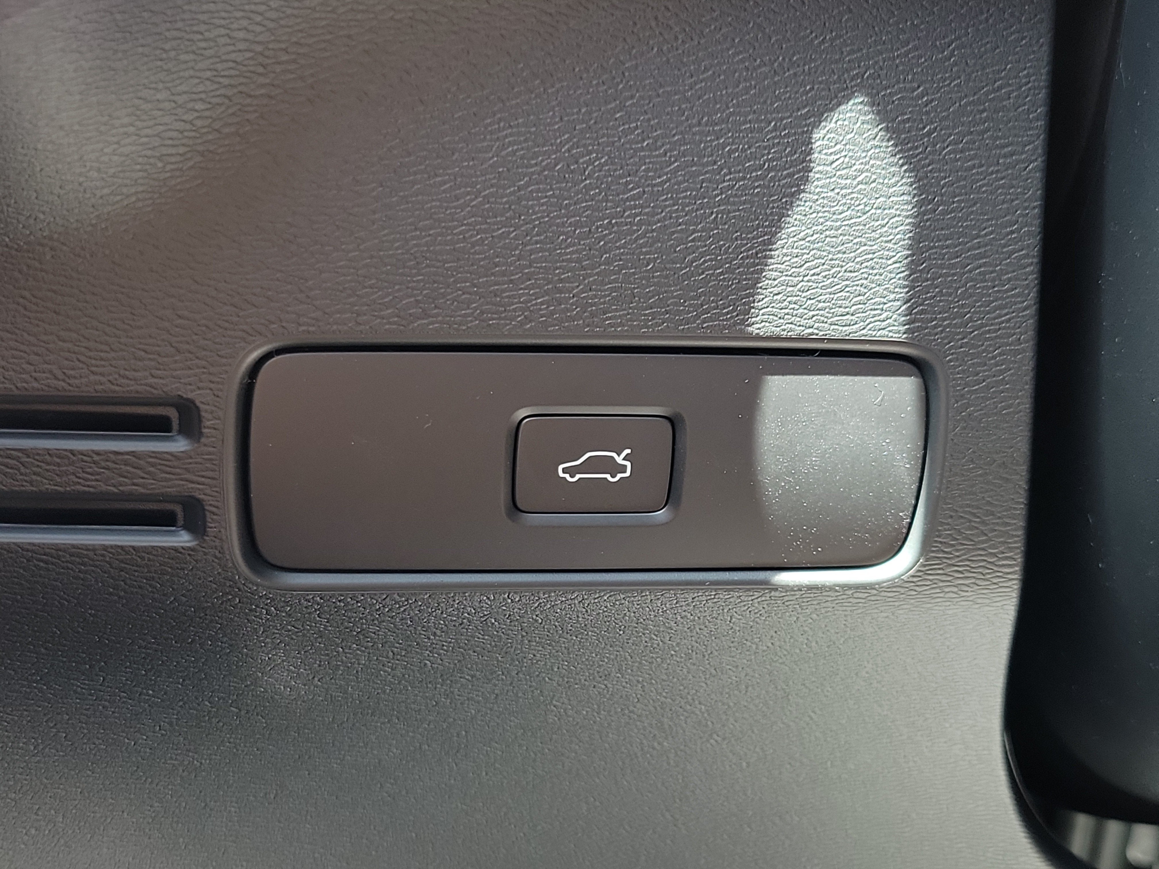 2026 Volvo XC40 Ultra Black Edition