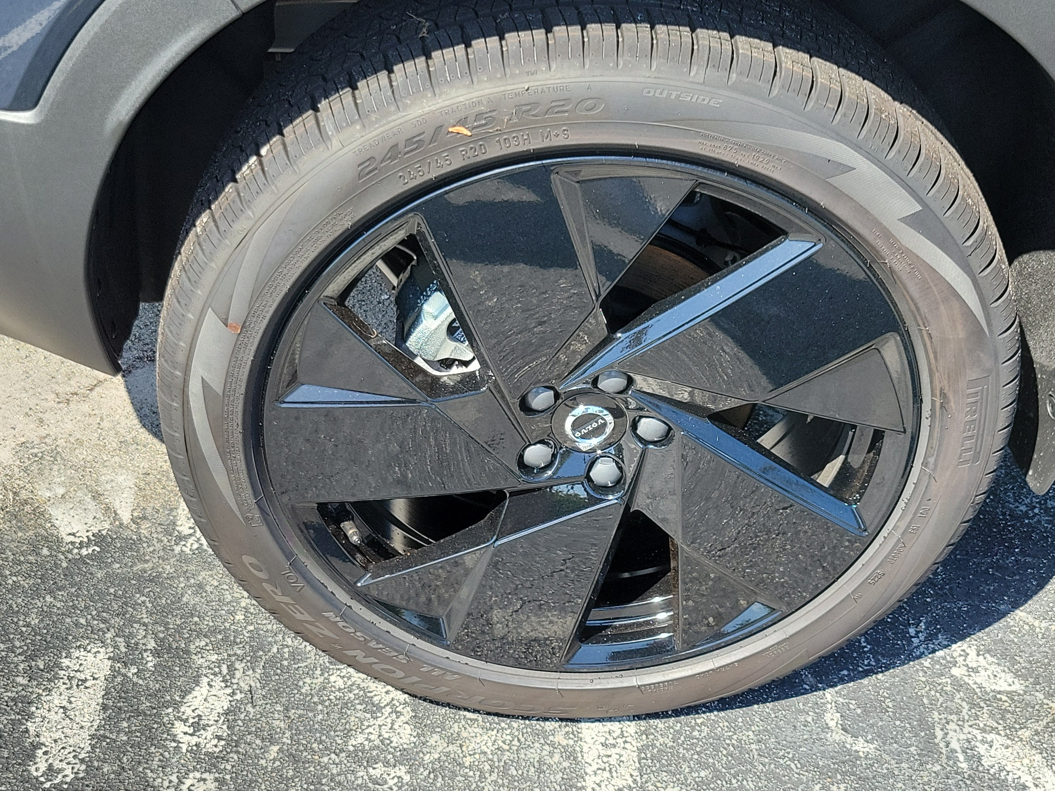 2026 Volvo XC40 Ultra Black Edition
