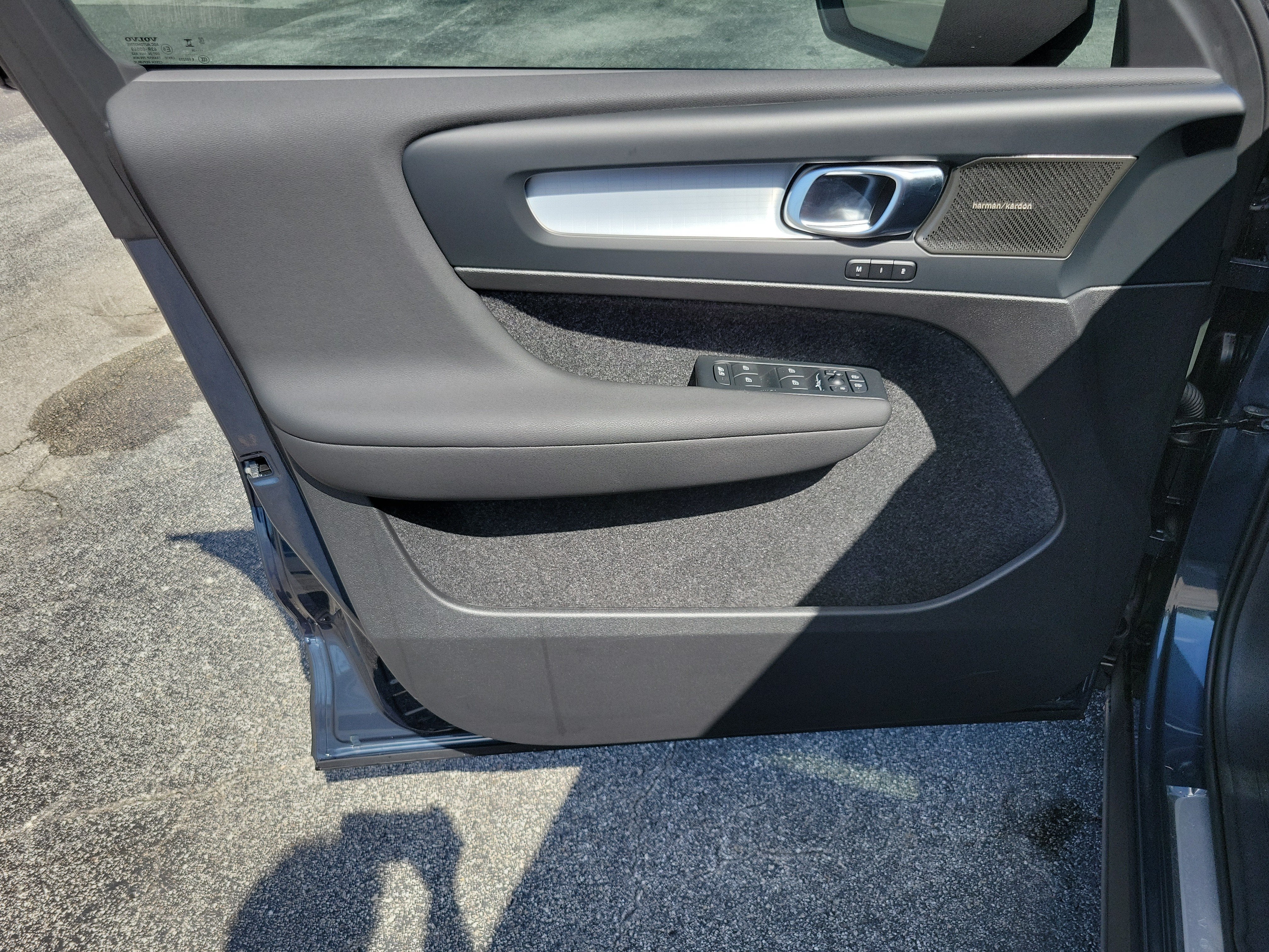 2026 Volvo XC40 Ultra Black Edition