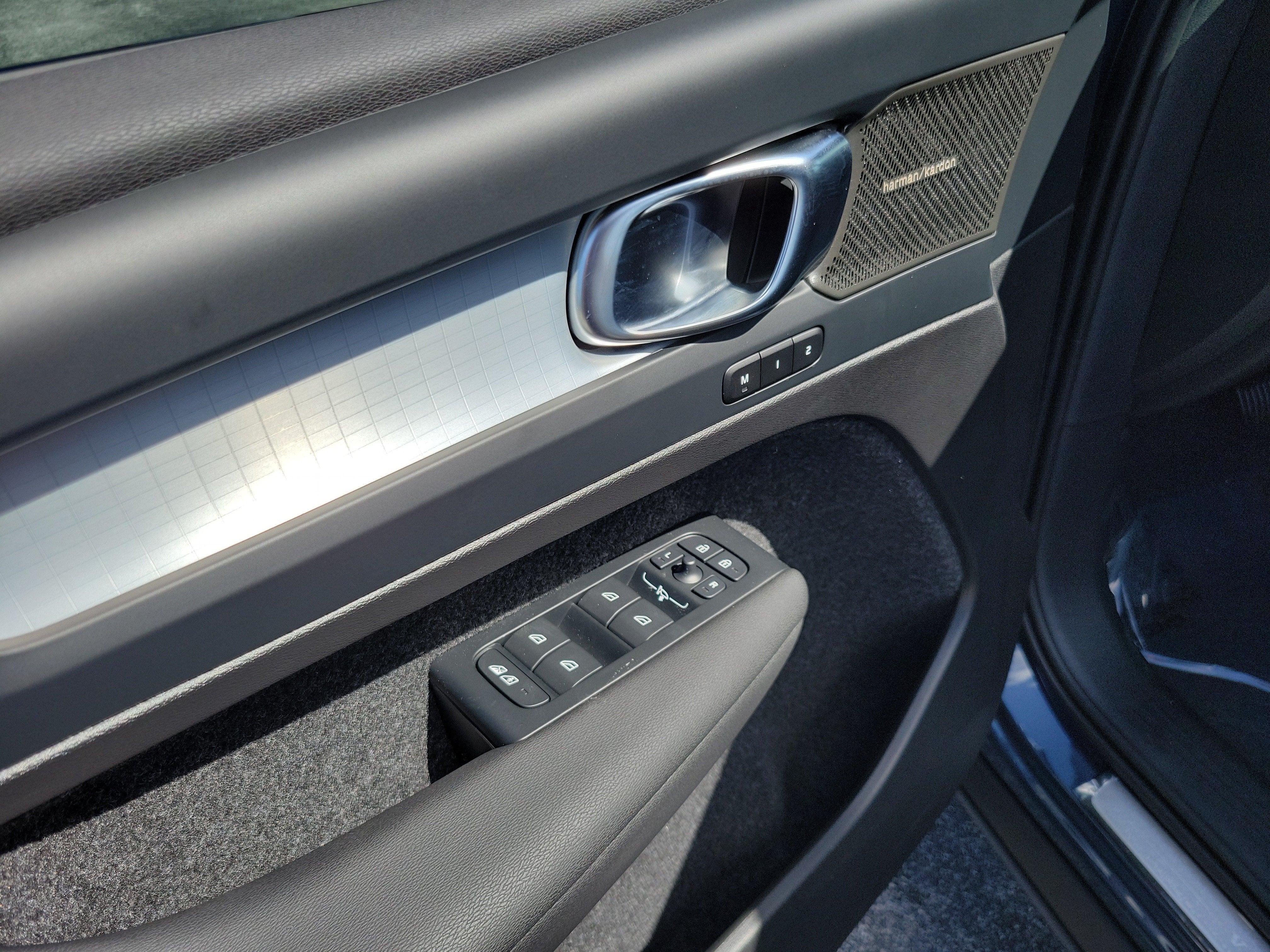 2026 Volvo XC40 Ultra Black Edition
