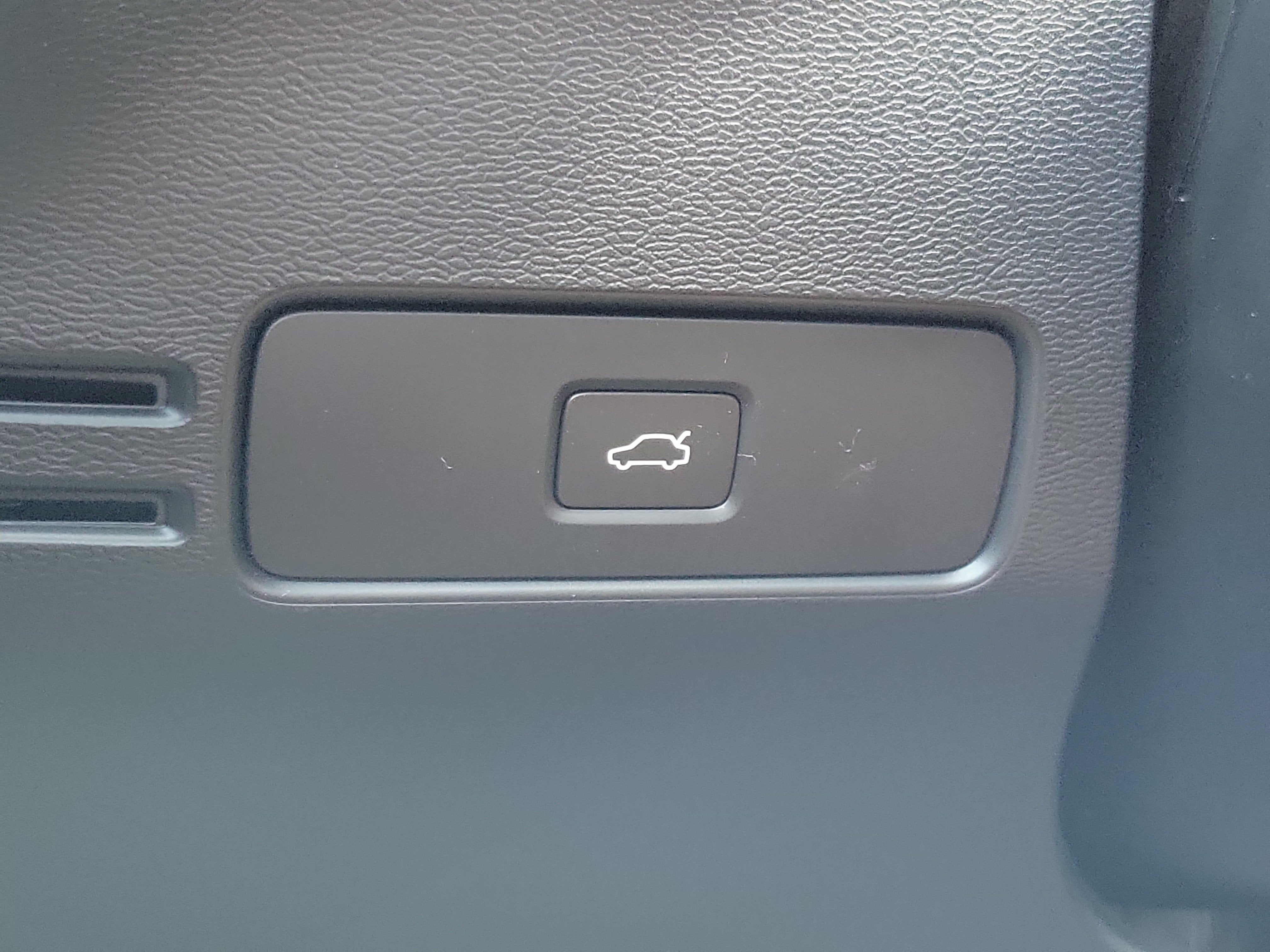2026 Volvo XC40 Ultra Black Edition