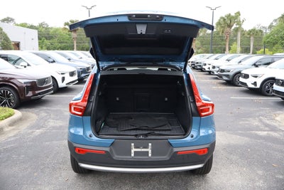2023 Volvo XC40 Plus Bright Theme