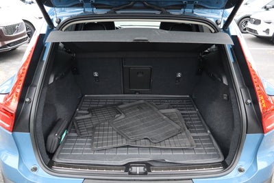 2023 Volvo XC40 Plus Bright Theme