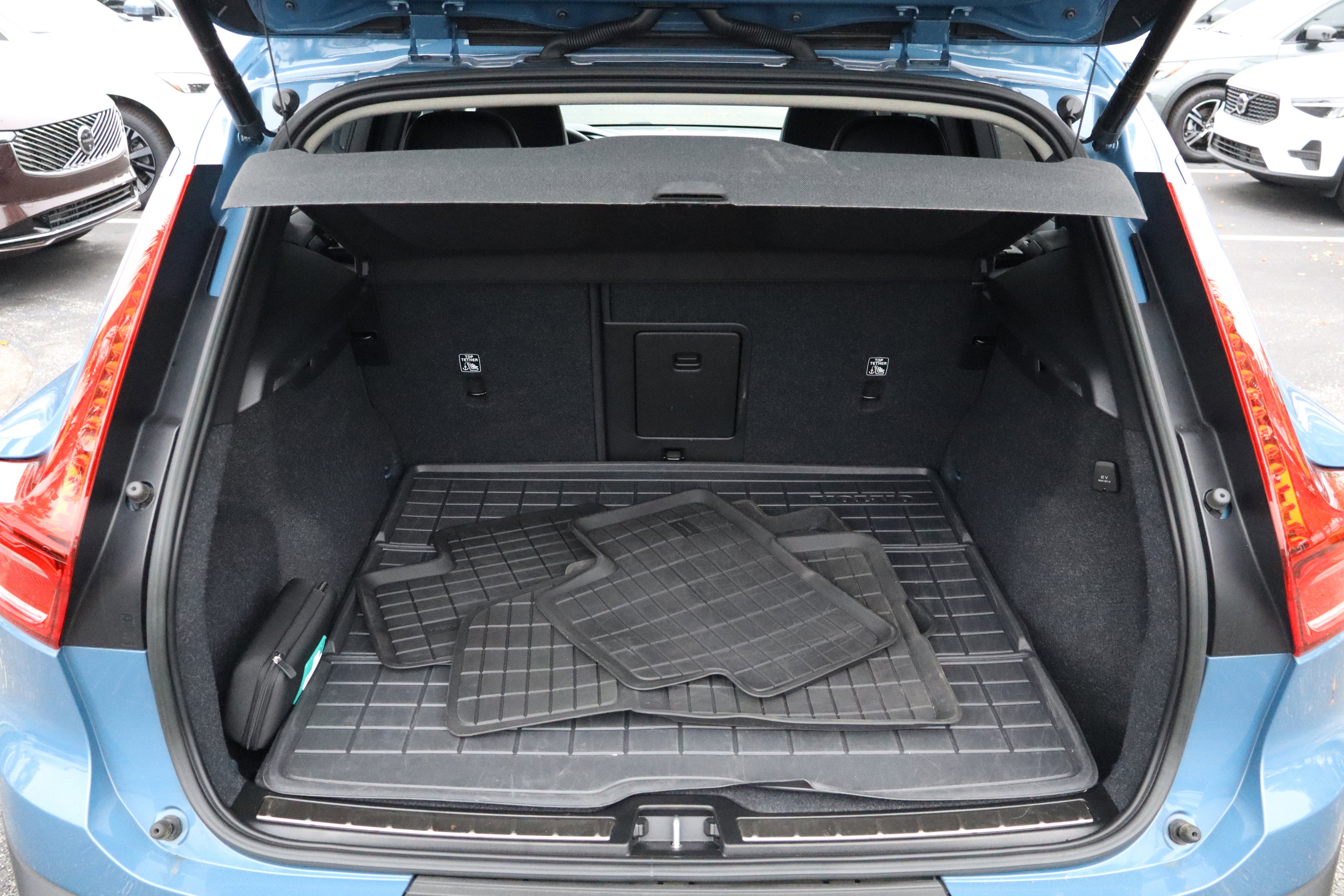 2023 Volvo XC40 Plus Bright Theme