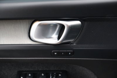 2023 Volvo XC40 Plus Bright Theme