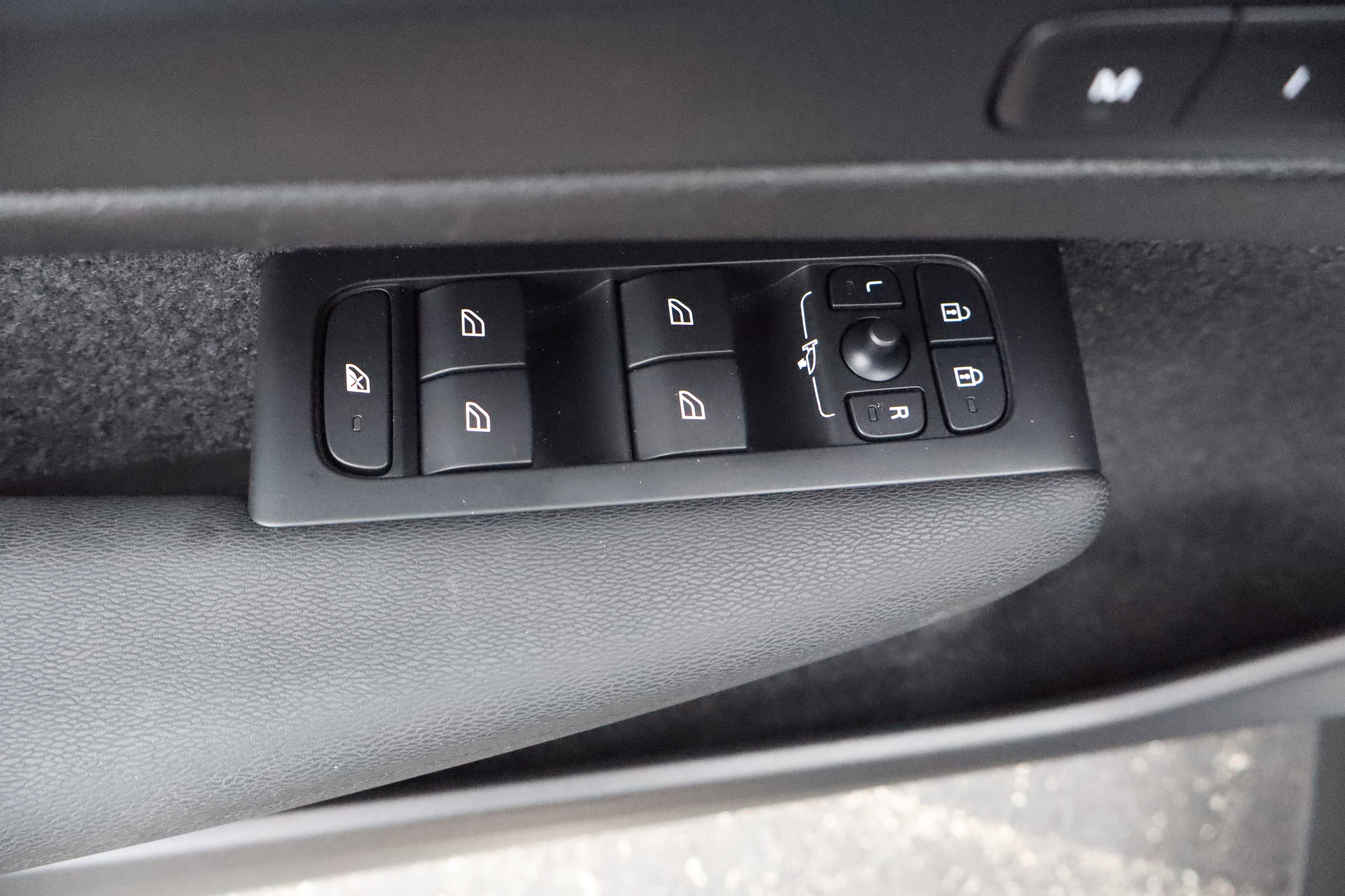 2023 Volvo XC40 Plus Bright Theme