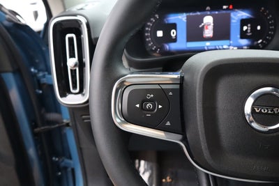 2023 Volvo XC40 Plus Bright Theme
