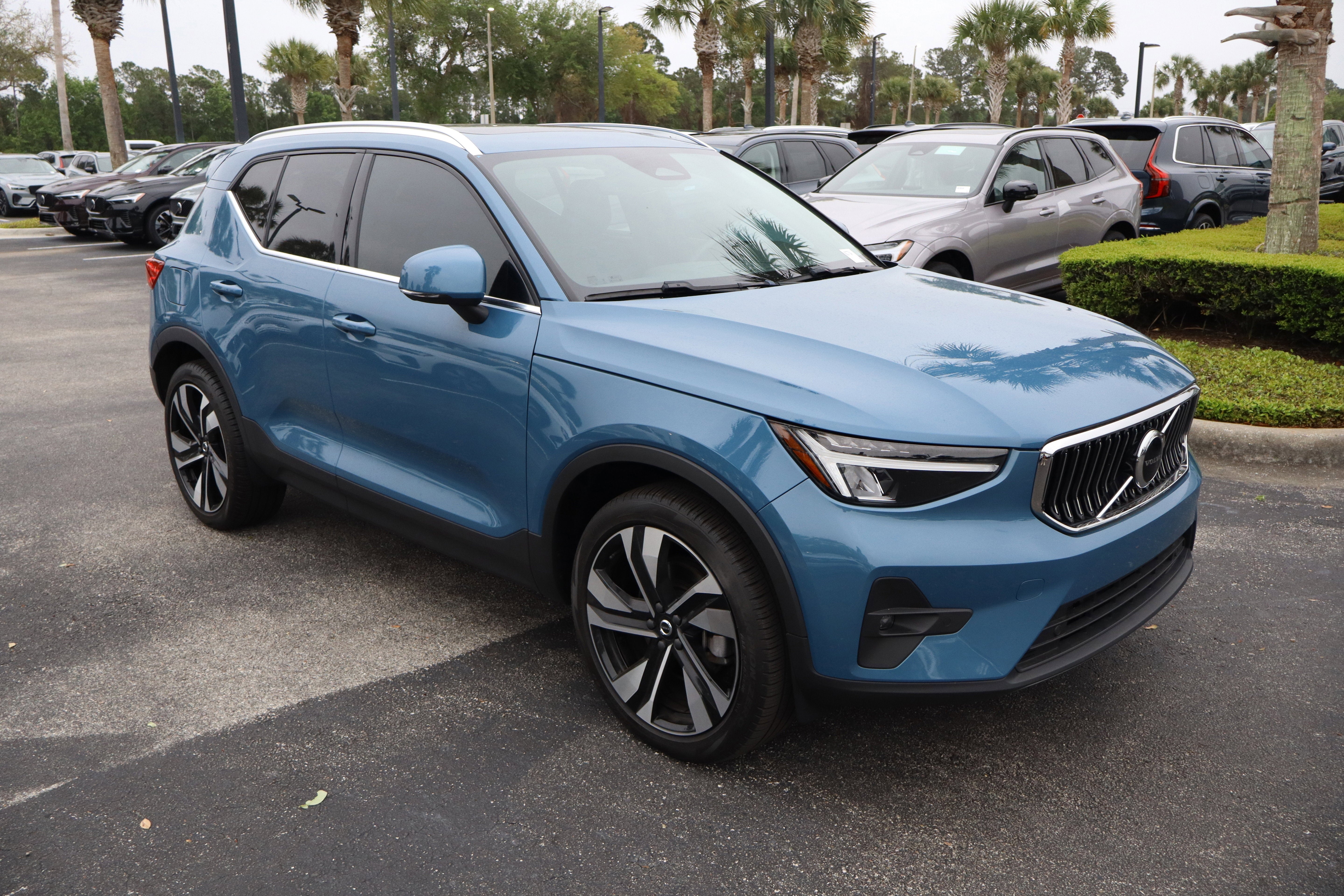 2023 Volvo XC40 Plus Bright Theme