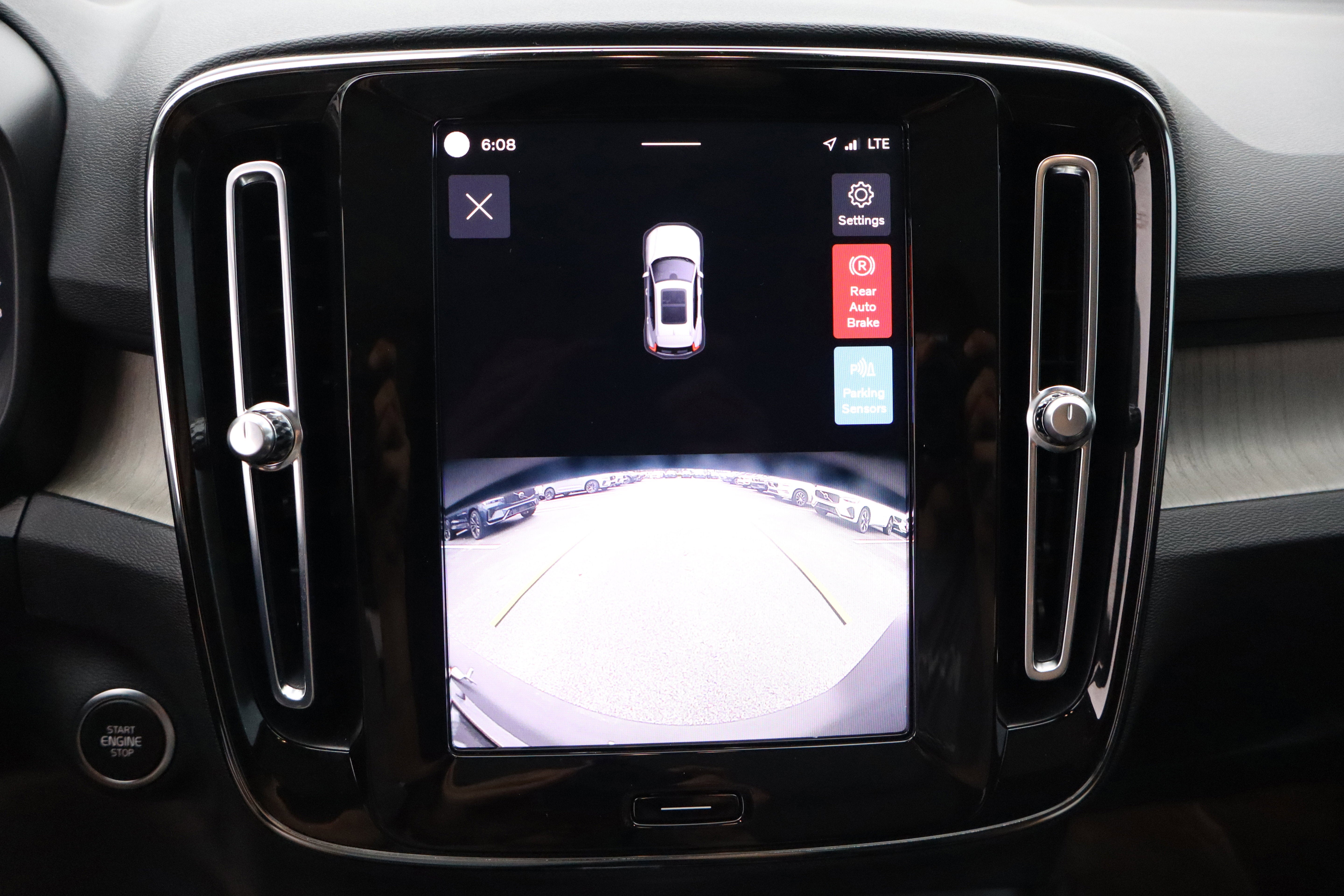 2023 Volvo XC40 Plus Bright Theme