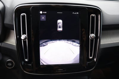 2023 Volvo XC40 Plus Bright Theme