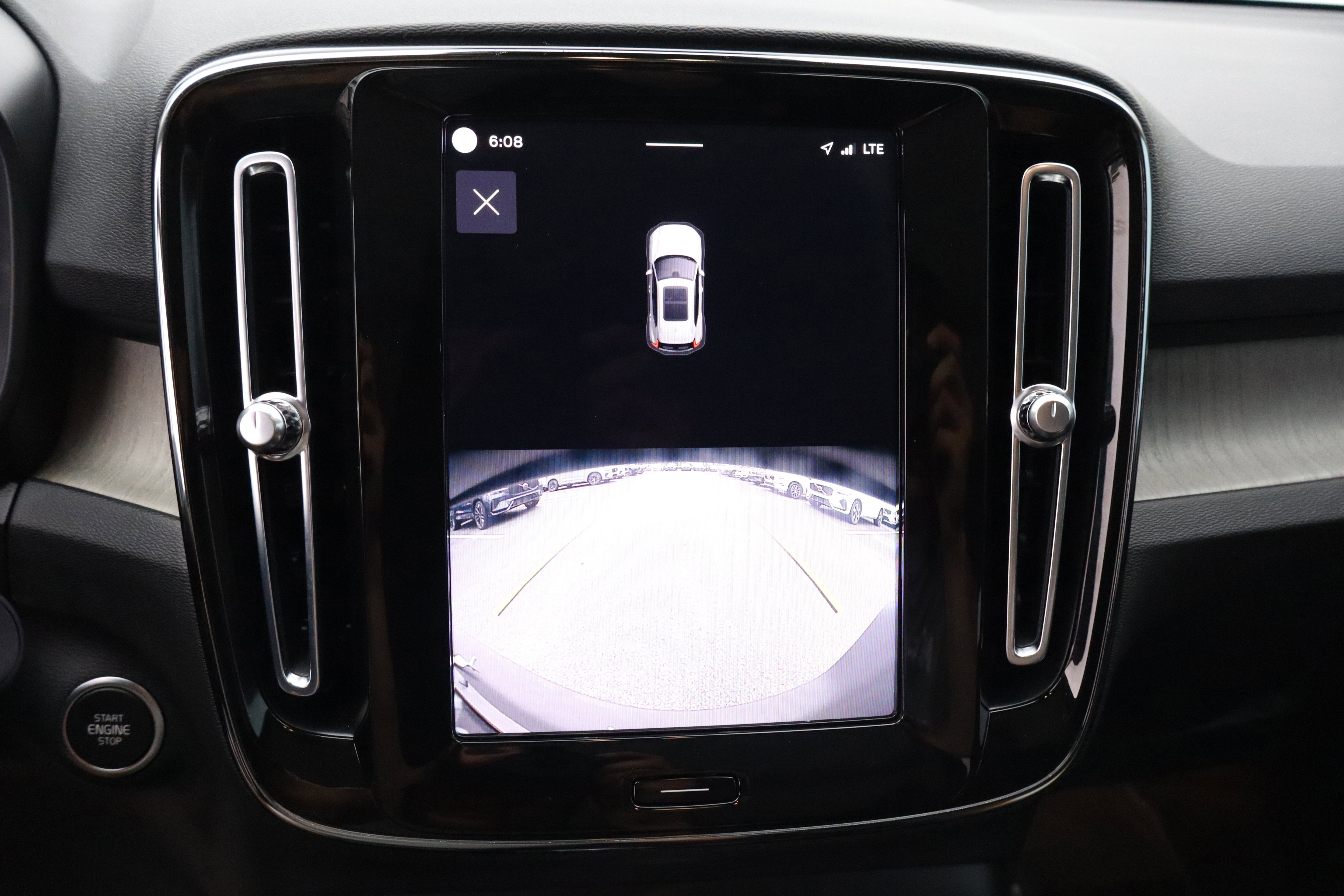 2023 Volvo XC40 Plus Bright Theme