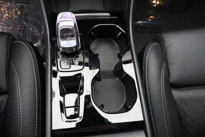 2023 Volvo XC40 Plus Bright Theme