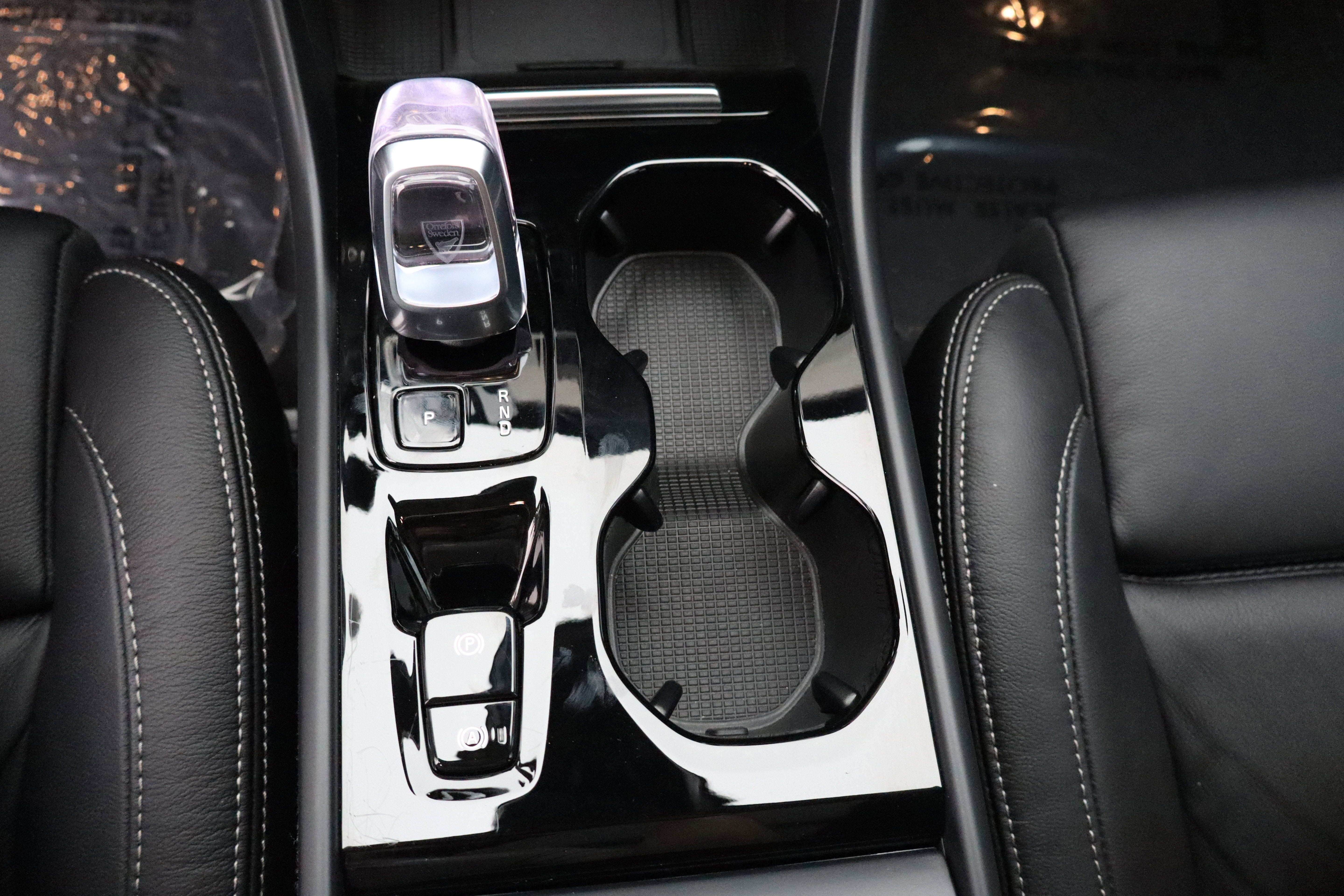 2023 Volvo XC40 Plus Bright Theme