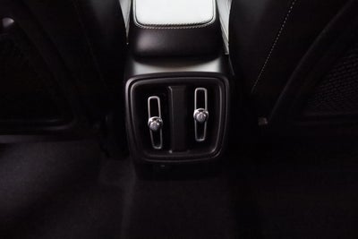2023 Volvo XC40 Plus Bright Theme
