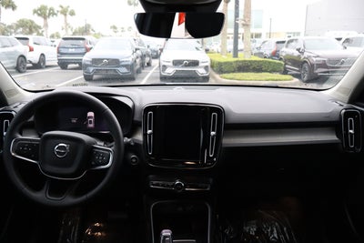 2023 Volvo XC40 Plus Bright Theme