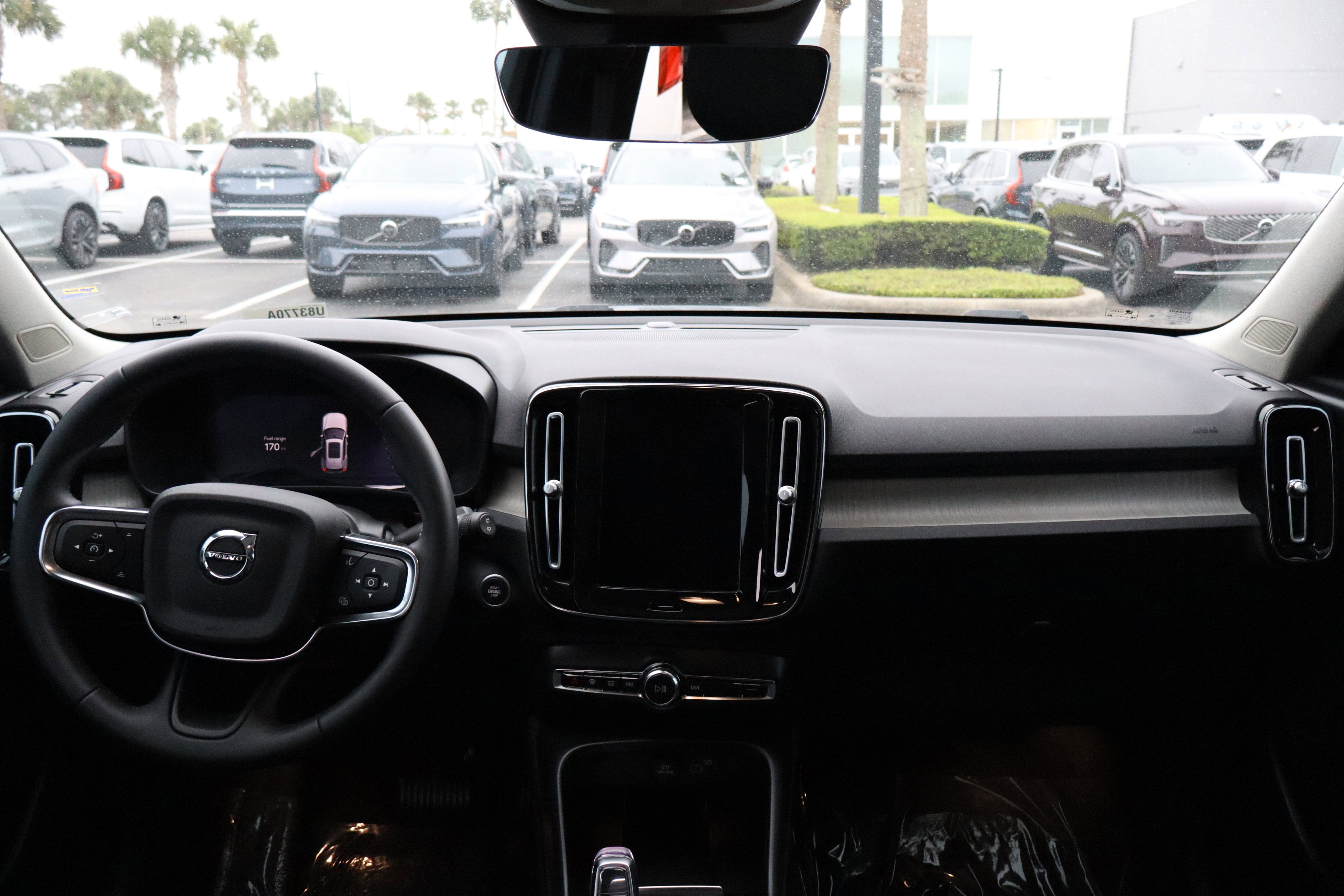 2023 Volvo XC40 Plus Bright Theme