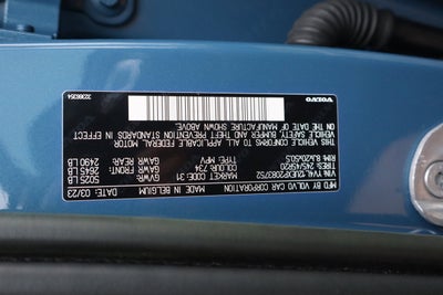 2023 Volvo XC40 Plus Bright Theme